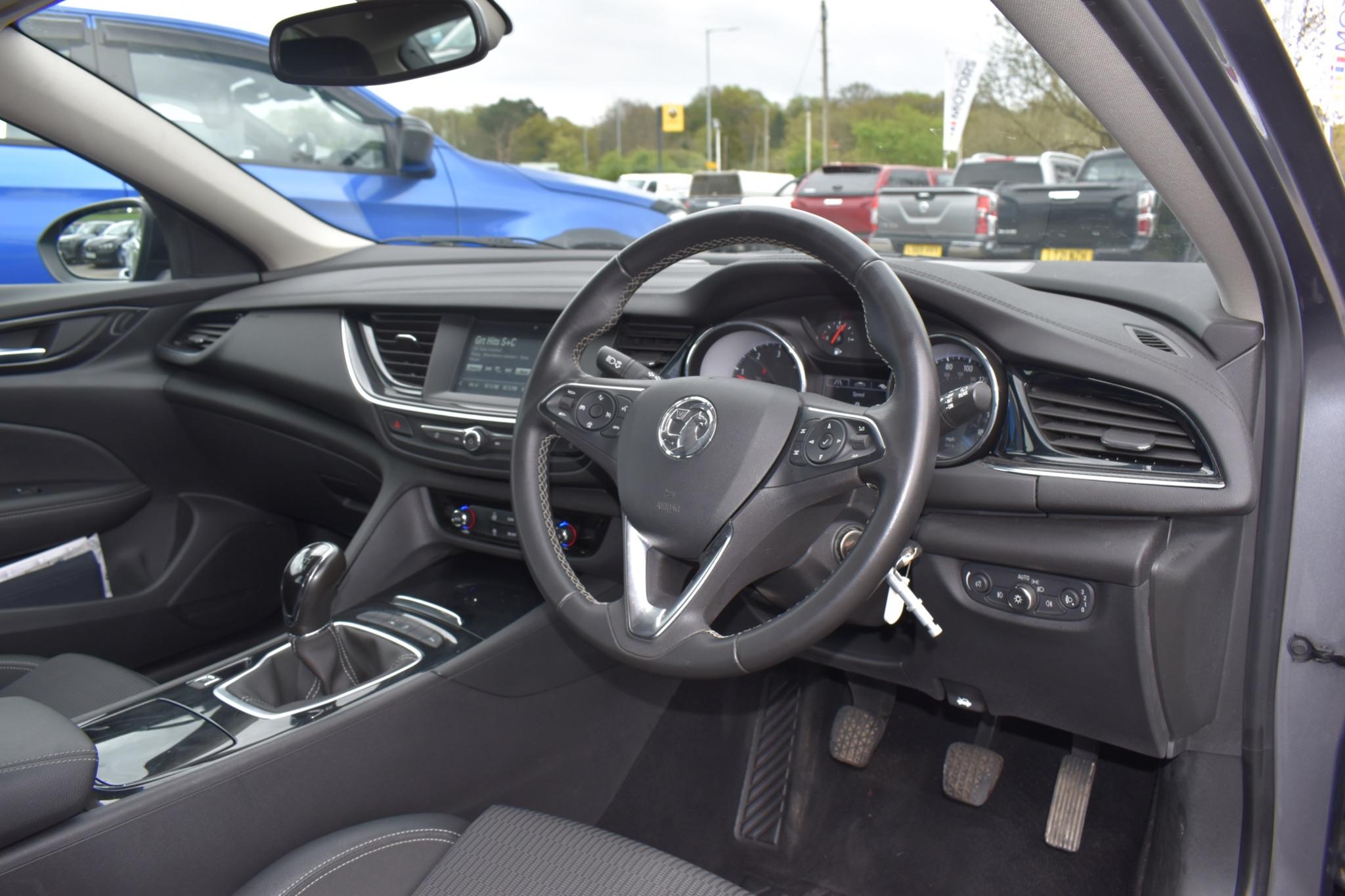 Insignia - 2.0 Turbo D SRi Nav Grand Sport Euro 6 (s/s) 5dr - Image 11
