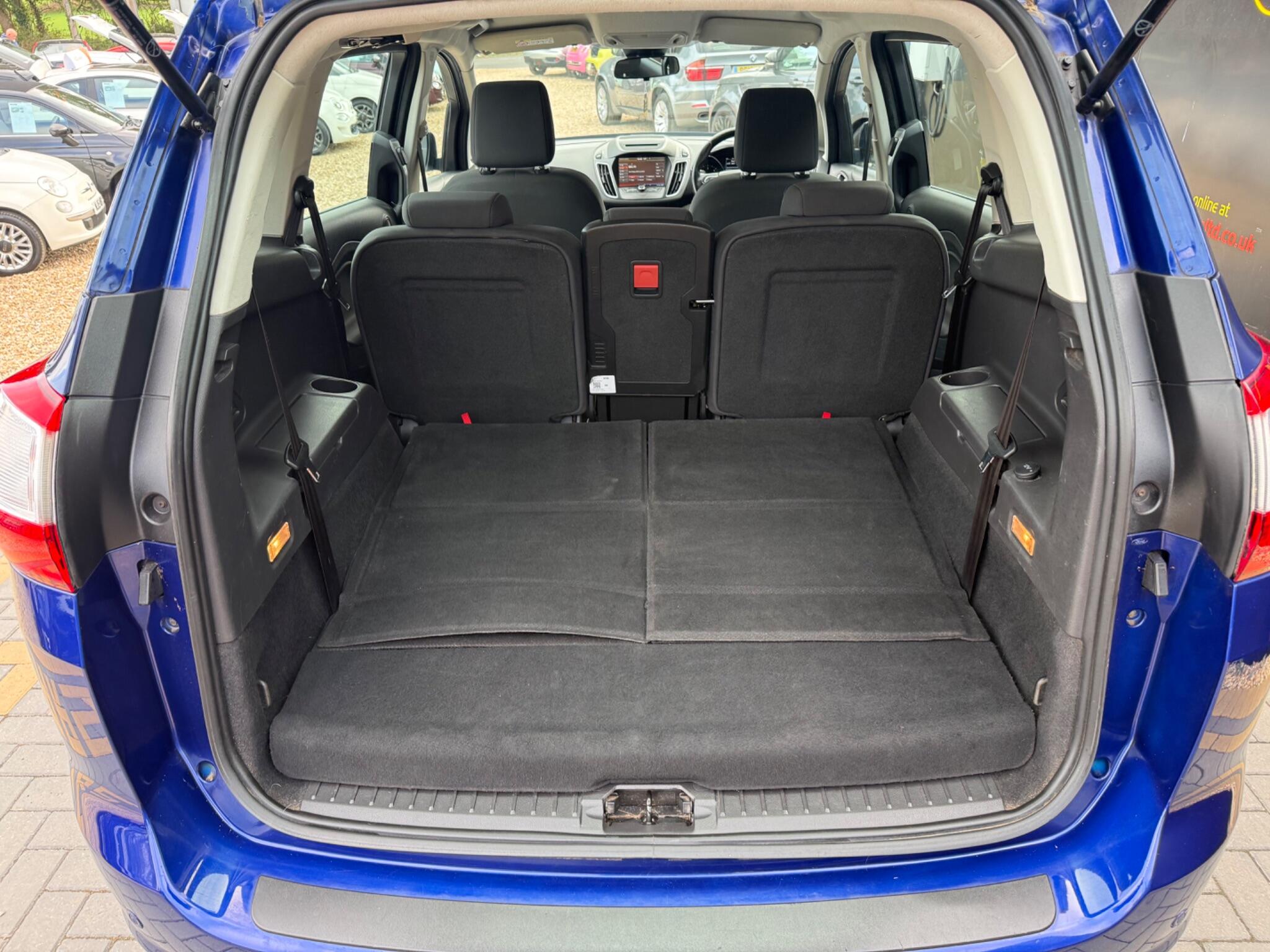 Ford Grand C-Max view 28