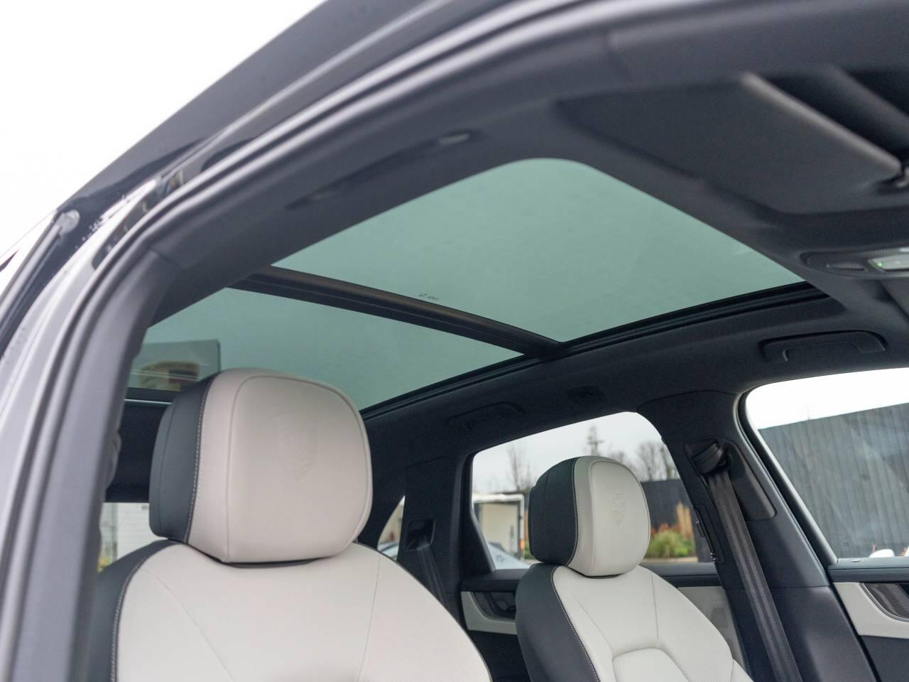 Porsche Cayenne view 37