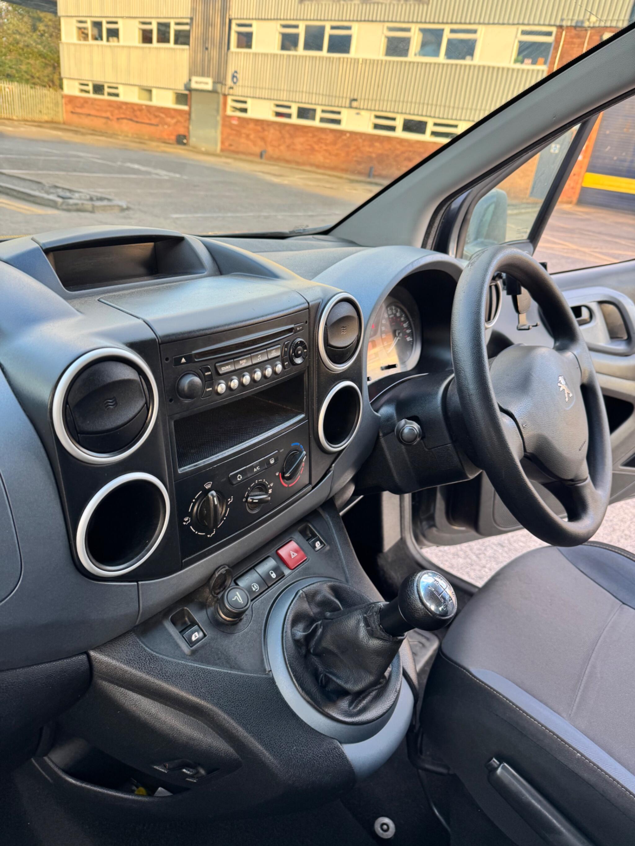 Peugeot Partner Tepee view 22
