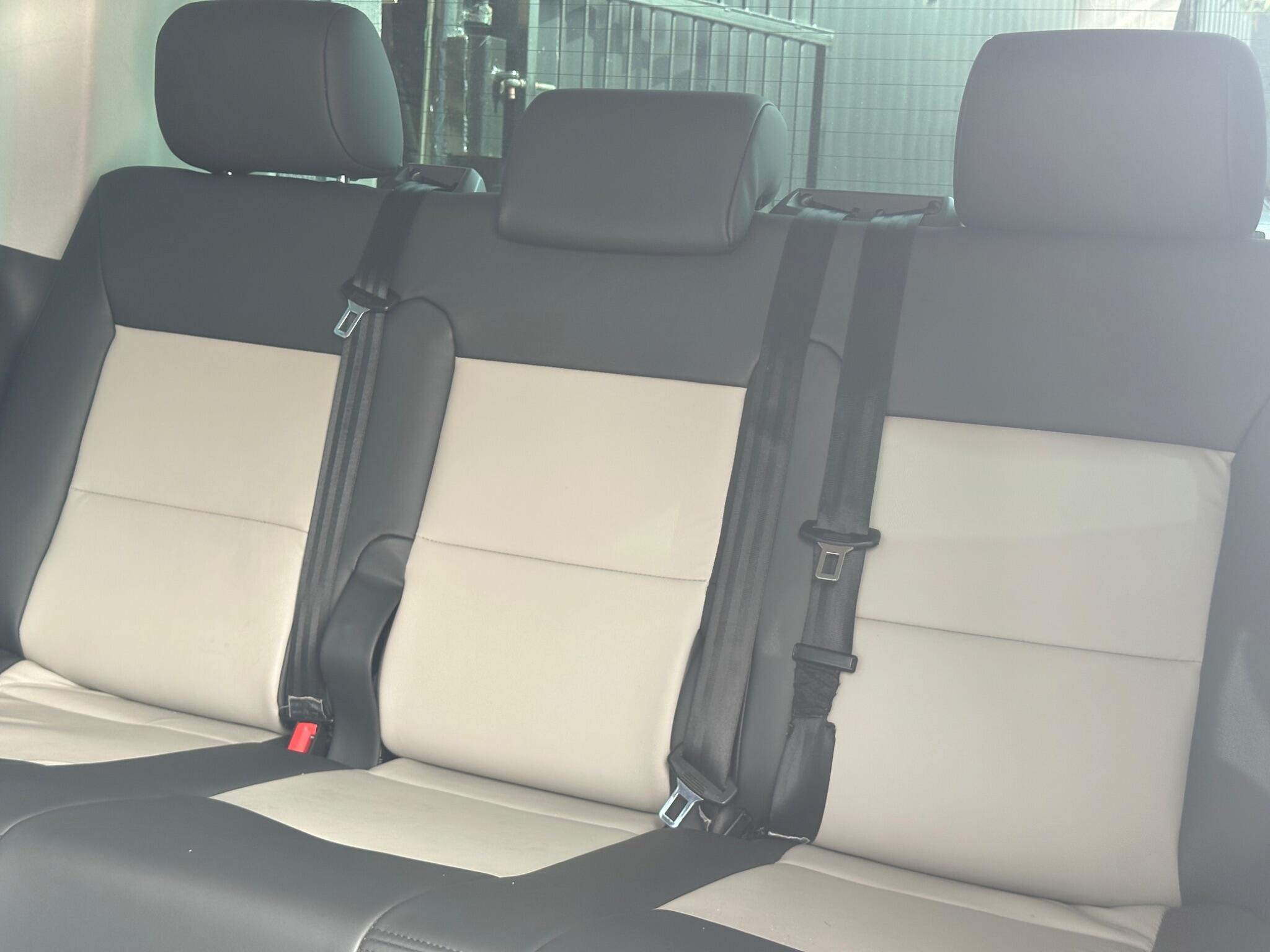 Volkswagen Caravelle view 16