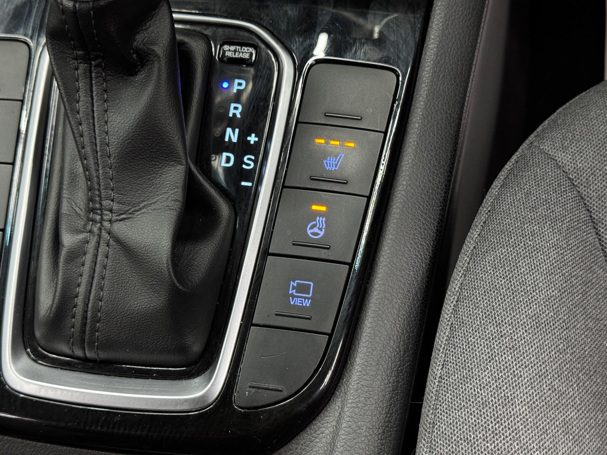 Hyundai Ioniq view 25