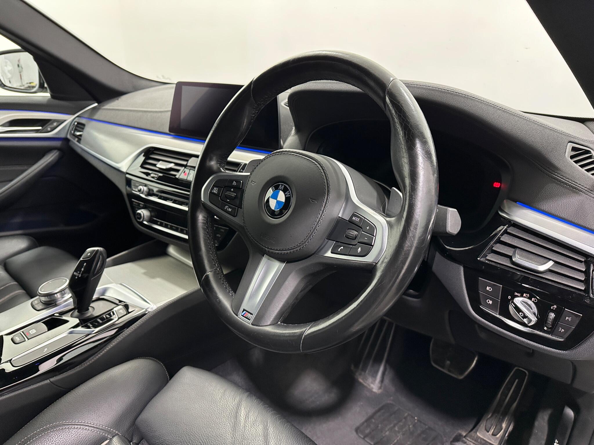 BMW 5 Series view 11
