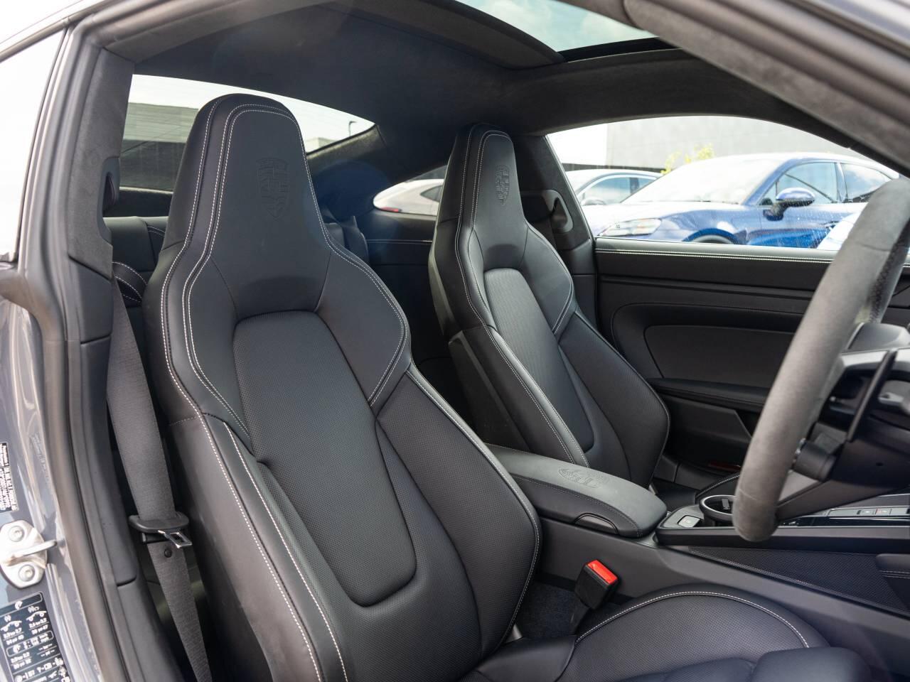 Porsche 911 view 5