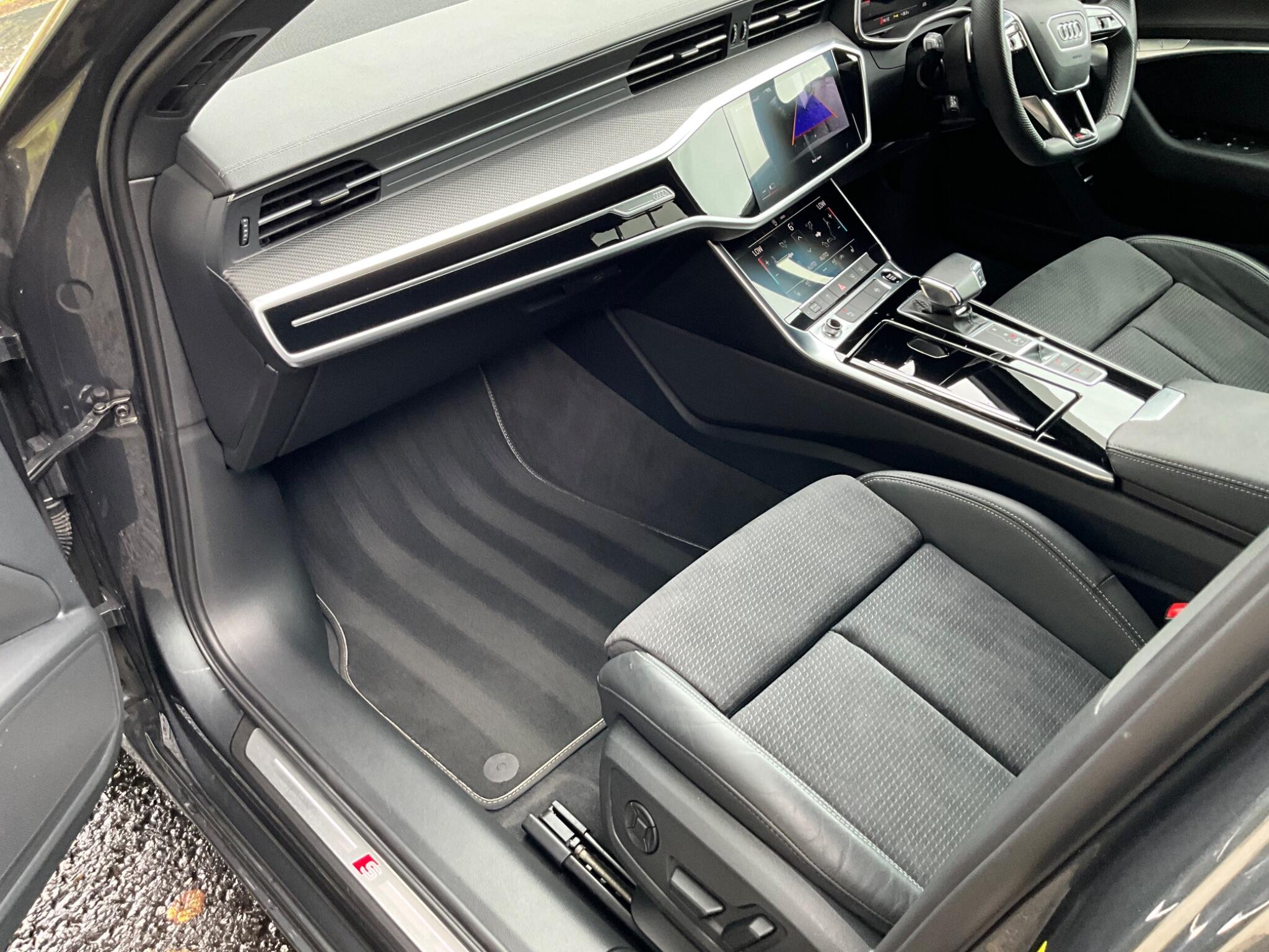 Audi A6 Avant view 43