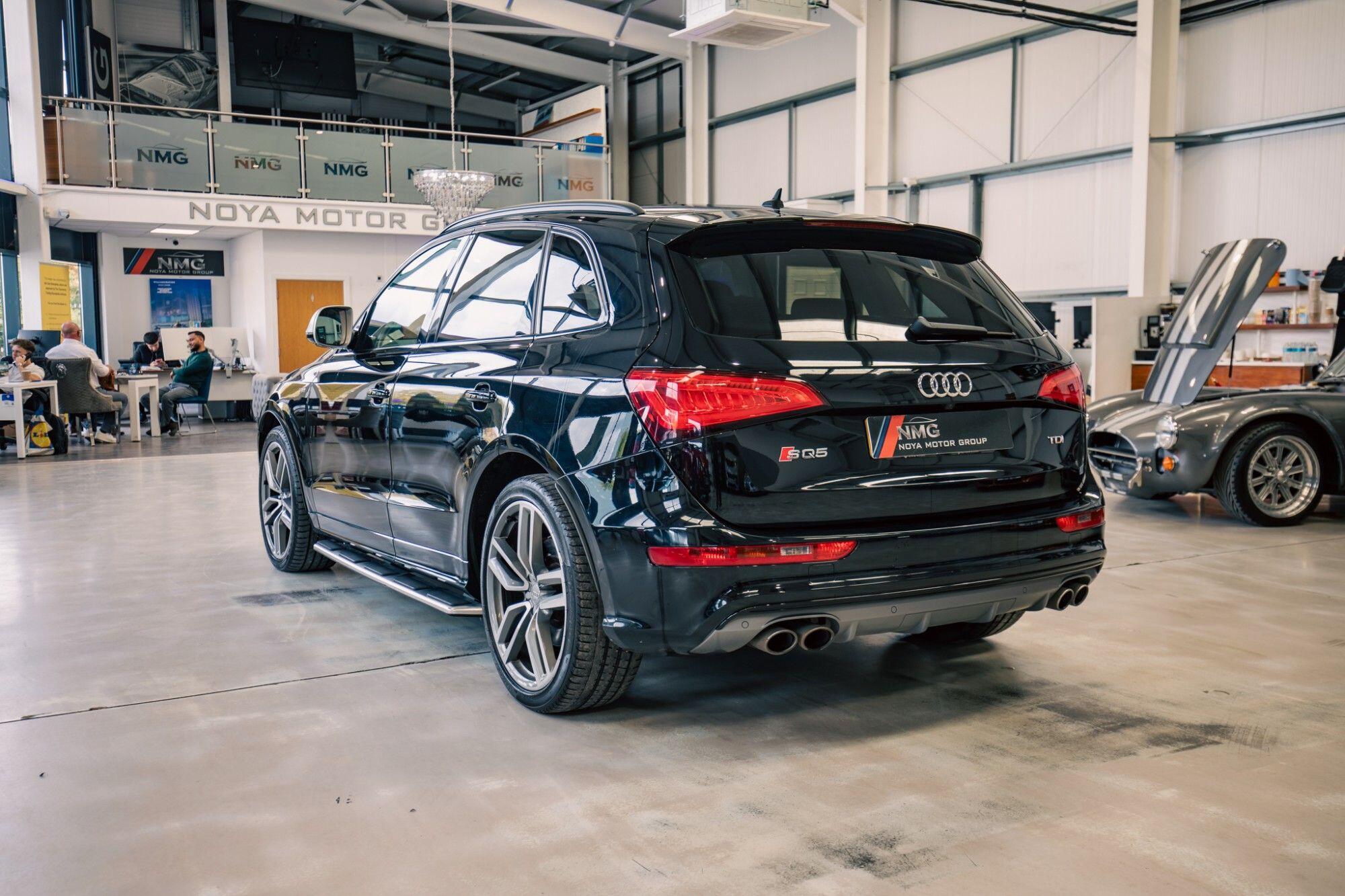 Audi SQ5 view 32