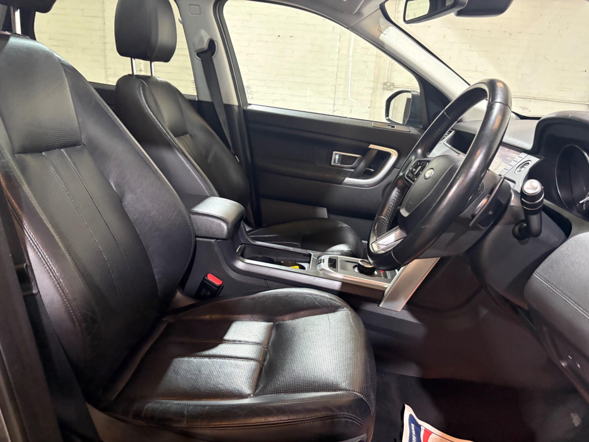 Land Rover Discovery Sport view 23