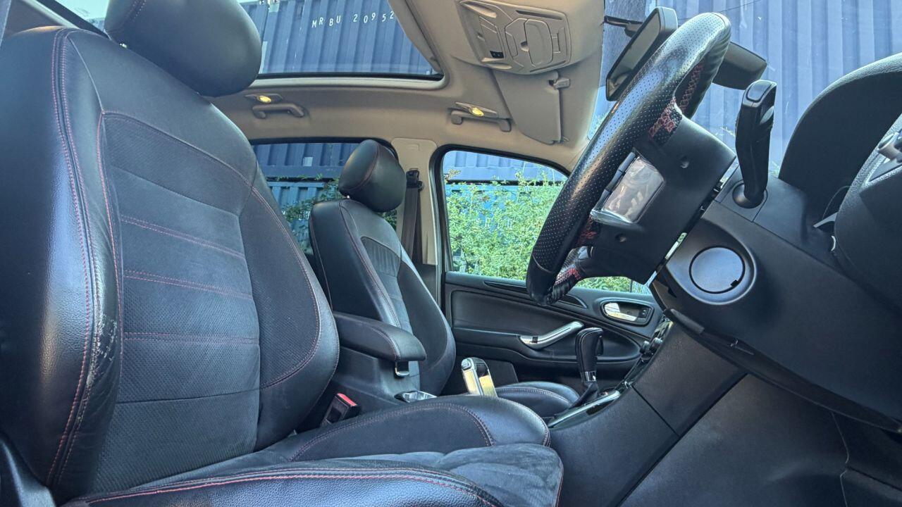 Ford S-Max view 11