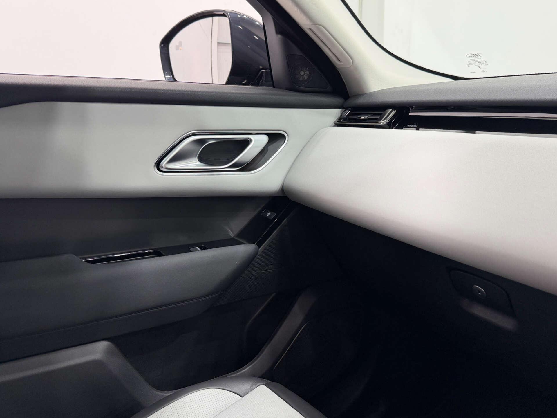Land Rover Range Rover Velar view 33