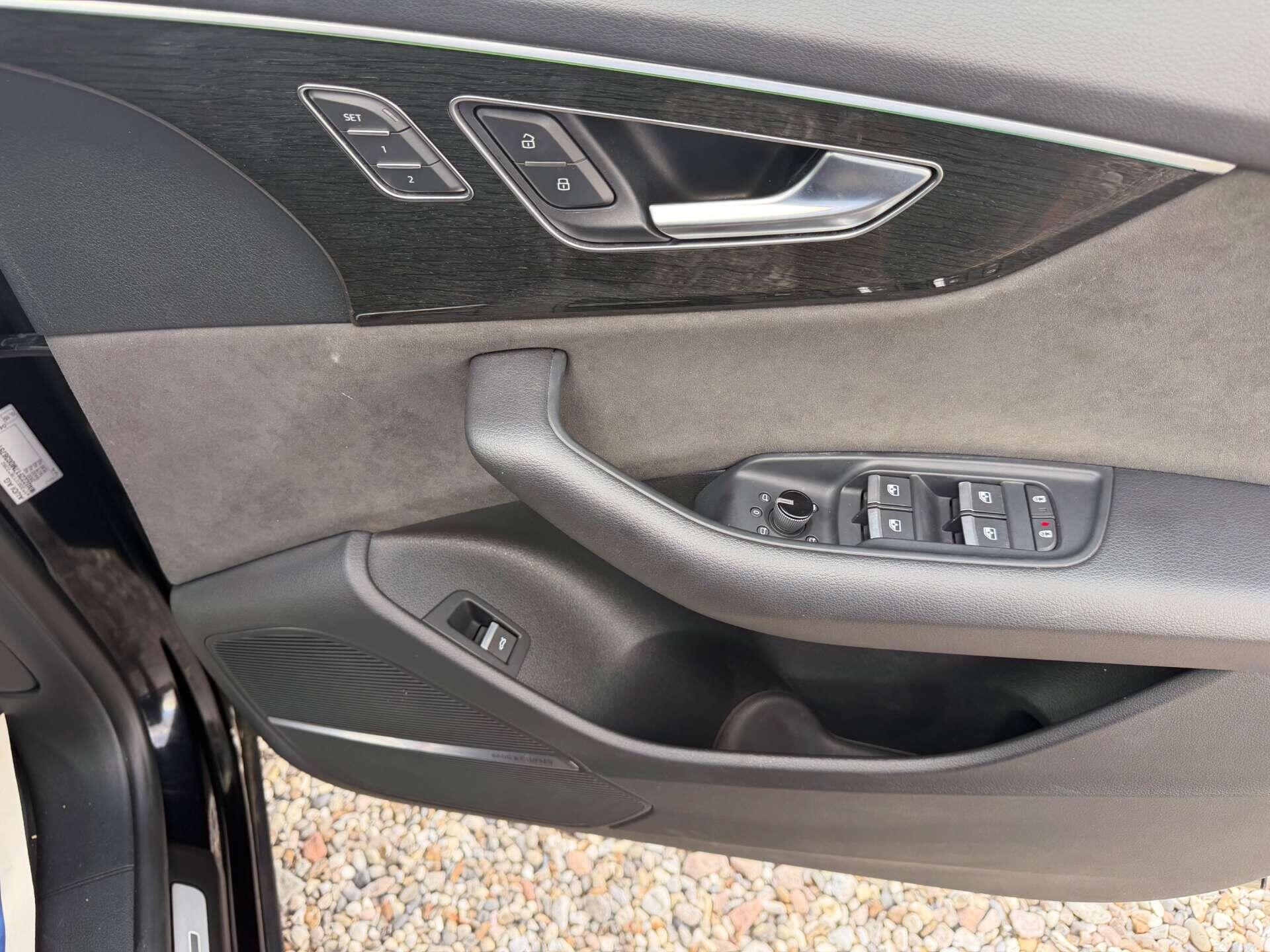 Audi Q8 view 21