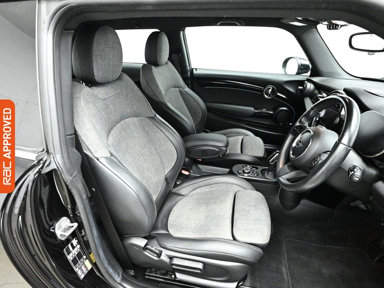 Mini Hatch view 13