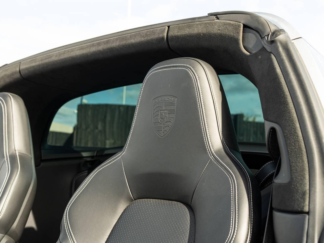 Porsche 911 view 28