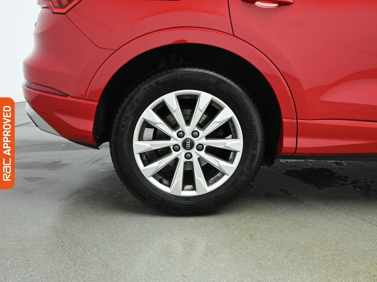 Audi Q3 view 25