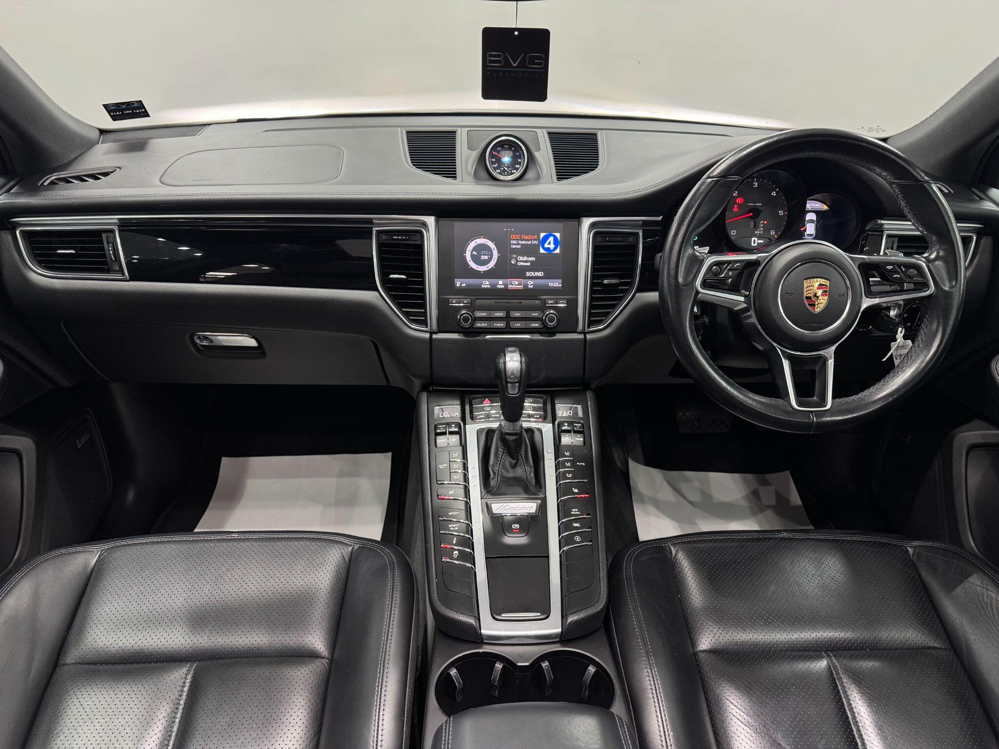Porsche Macan view 54