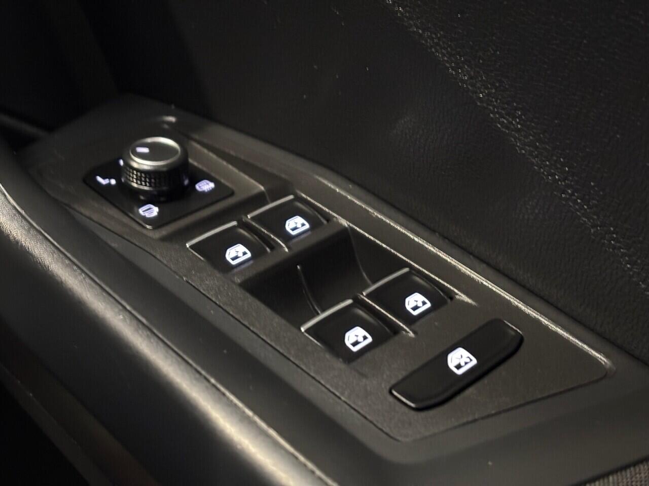 Volkswagen T-Roc view 42