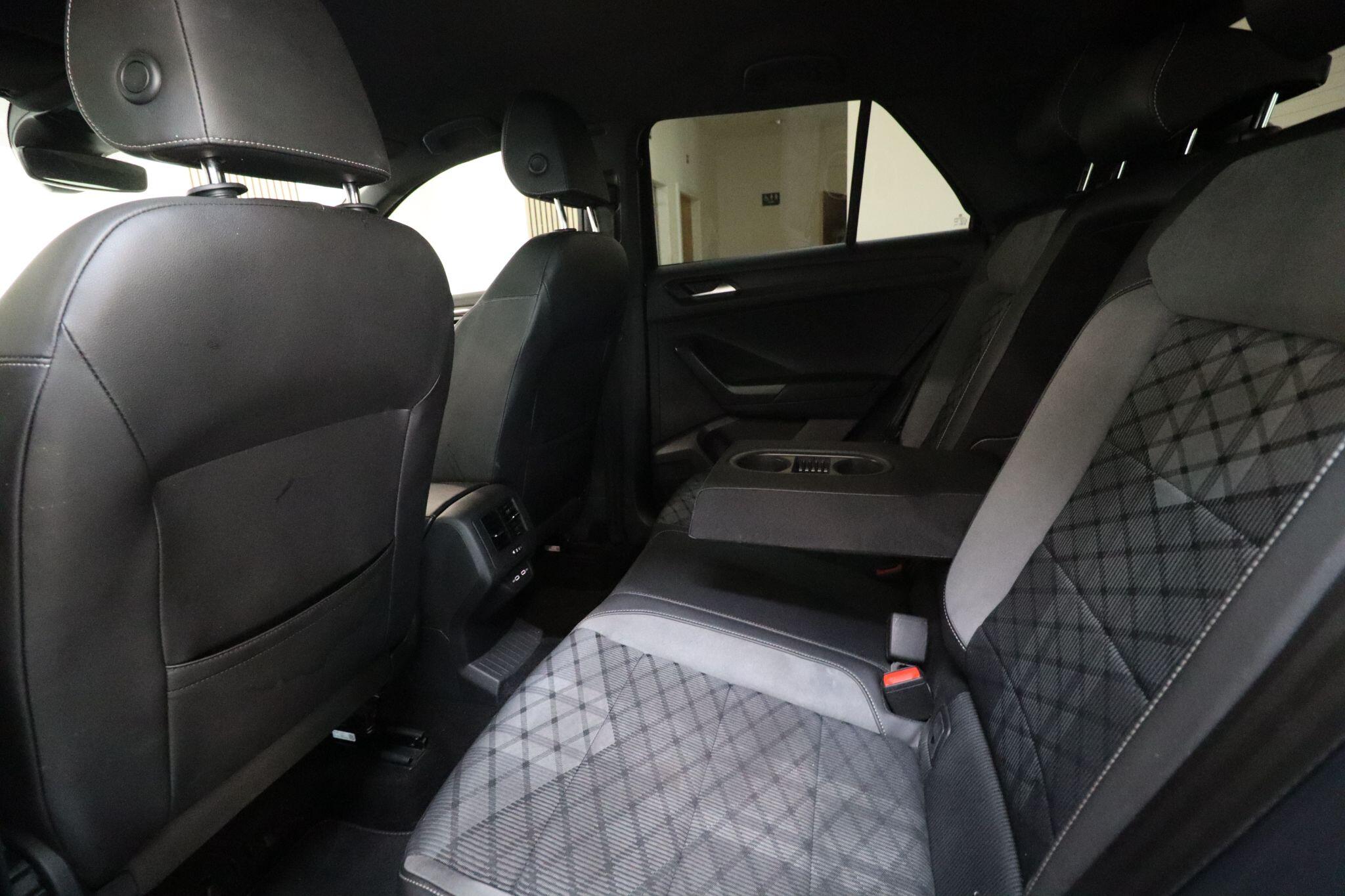 Volkswagen T-Roc view 12