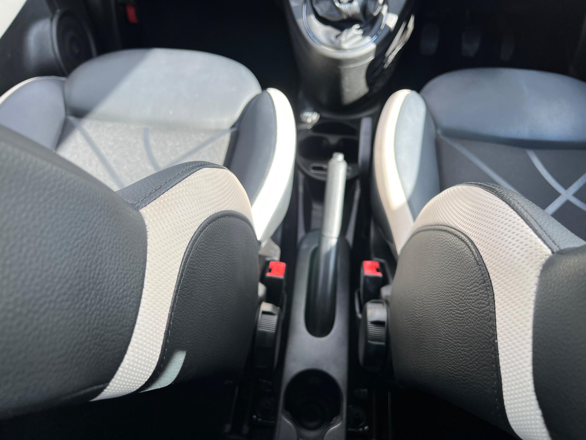 2016 Fiat 500 image 9