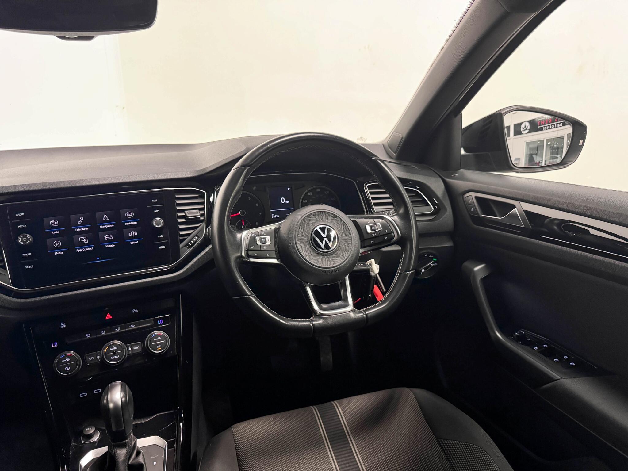 Volkswagen T-Roc view 22