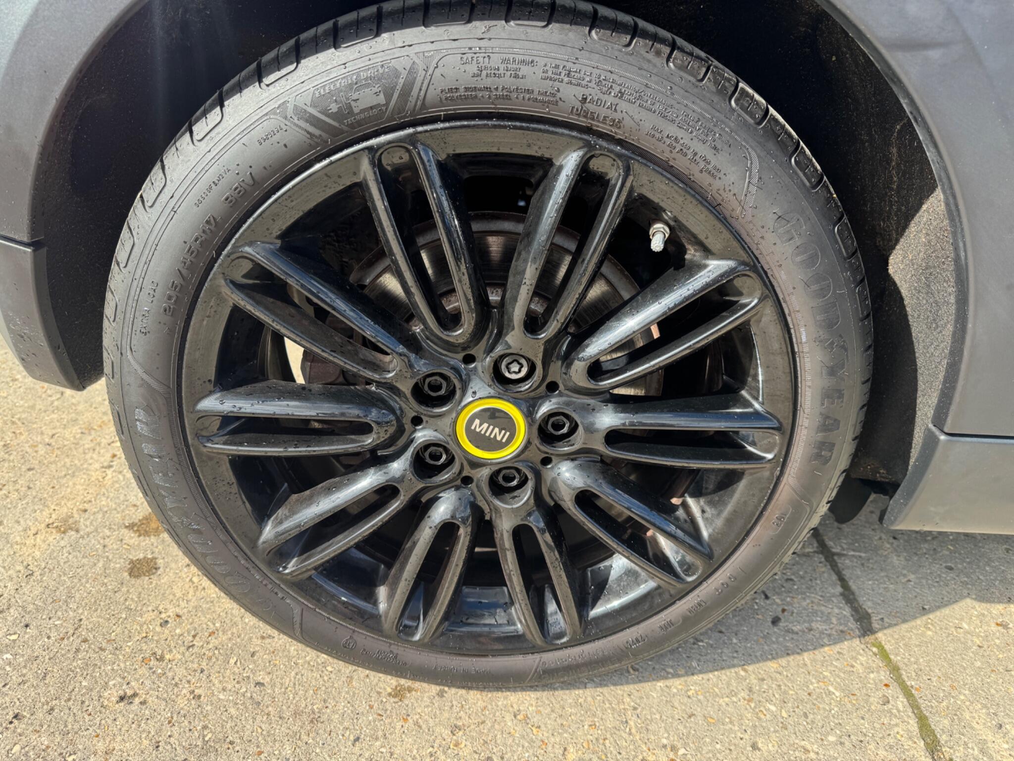 Mini Hatch view 14