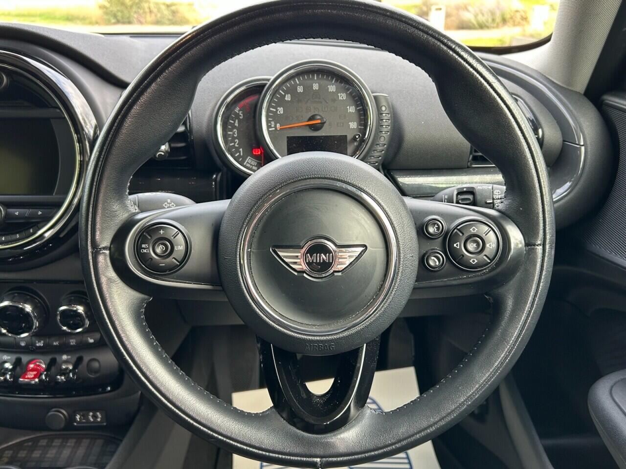 Mini Clubman view 25