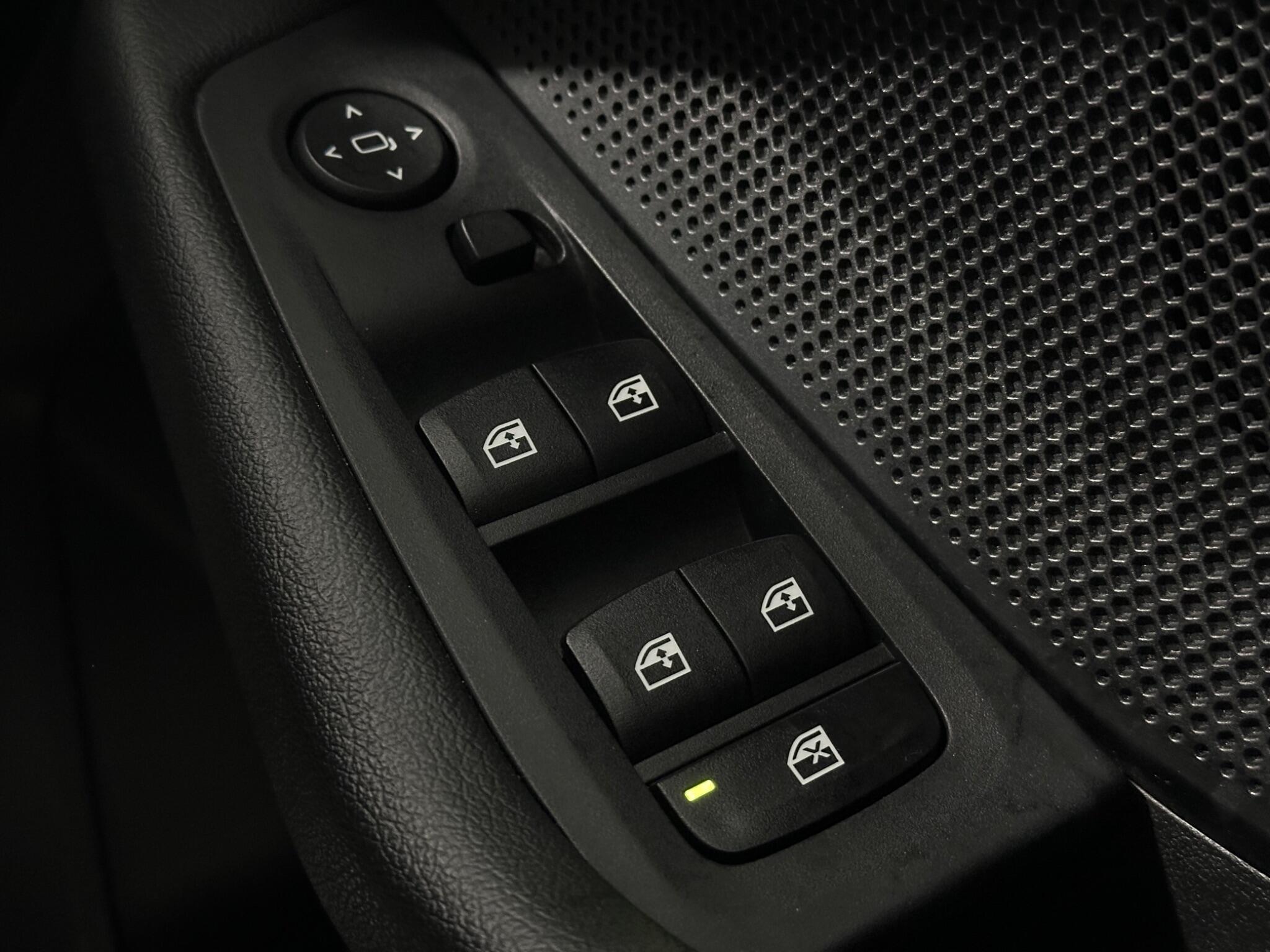 BMW 2 Series view 19