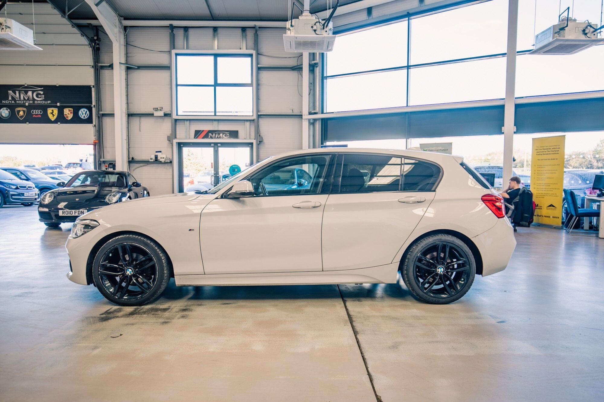 BMW 1 Series view 24