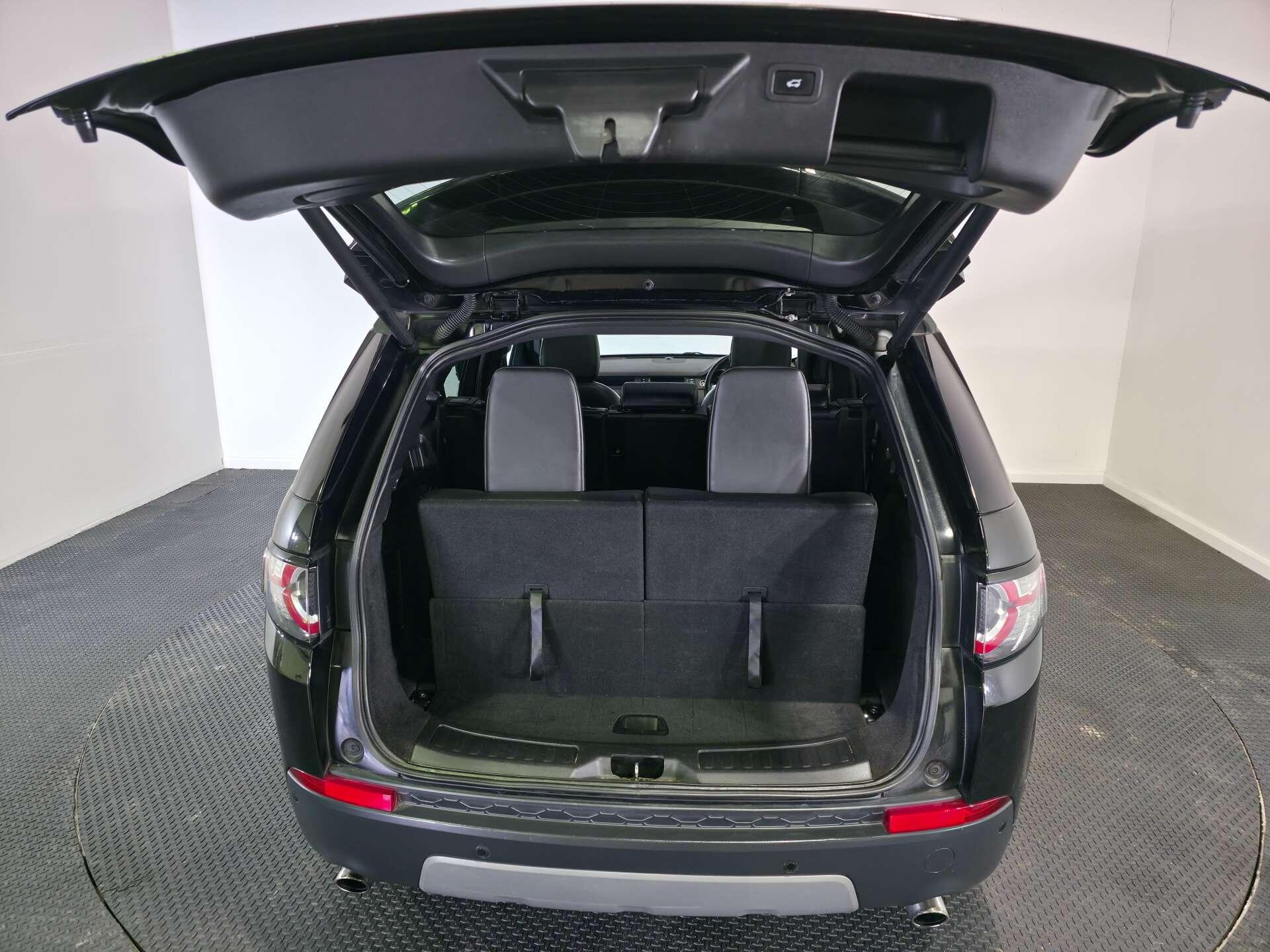 Land Rover Discovery Sport view 23
