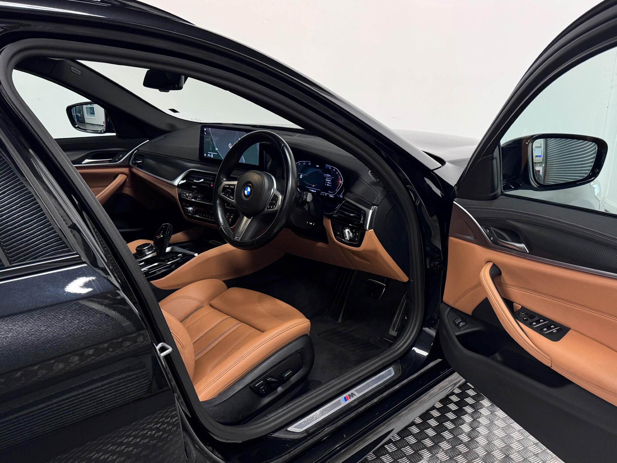 BMW 5 Series view 24