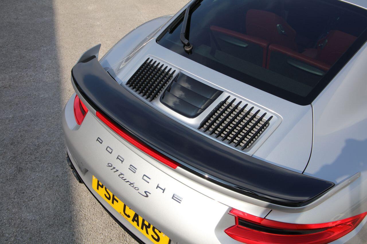 Porsche 911 view 24