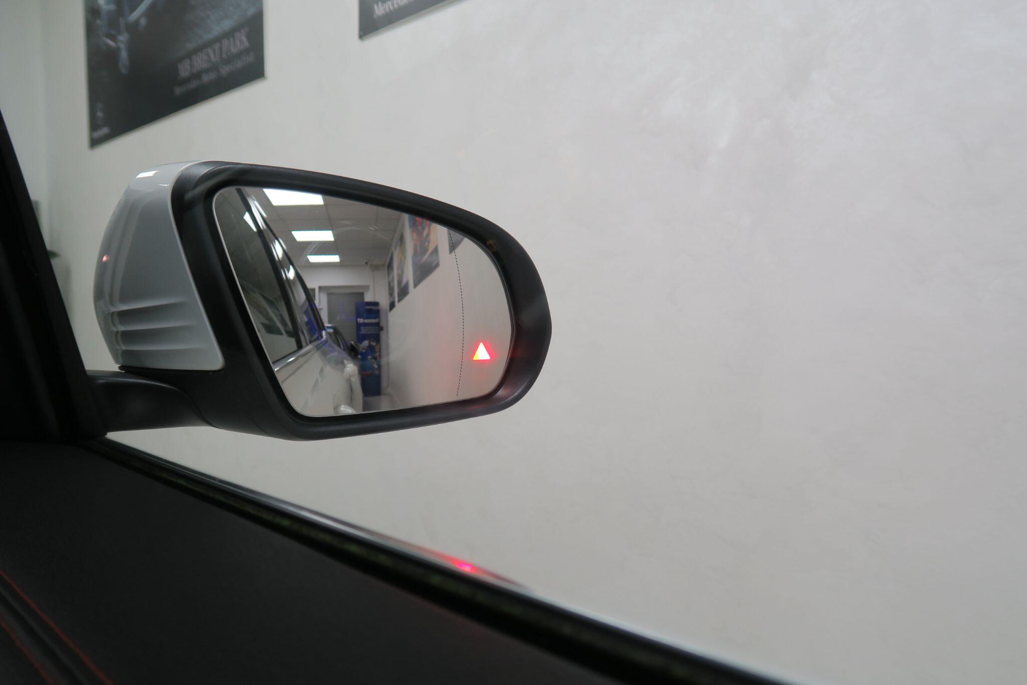 Mercedes-Benz Eqb view 18