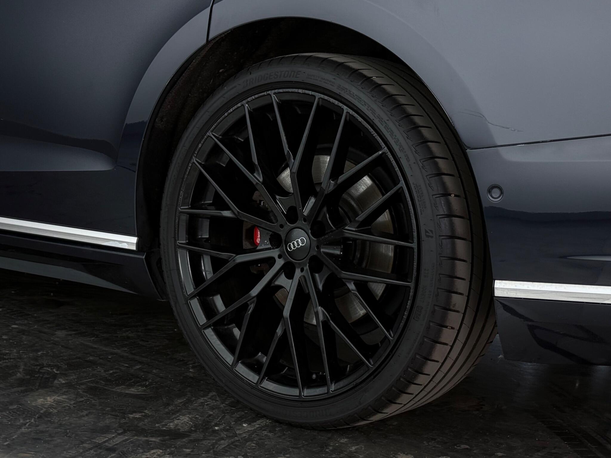 Audi A8 view 9