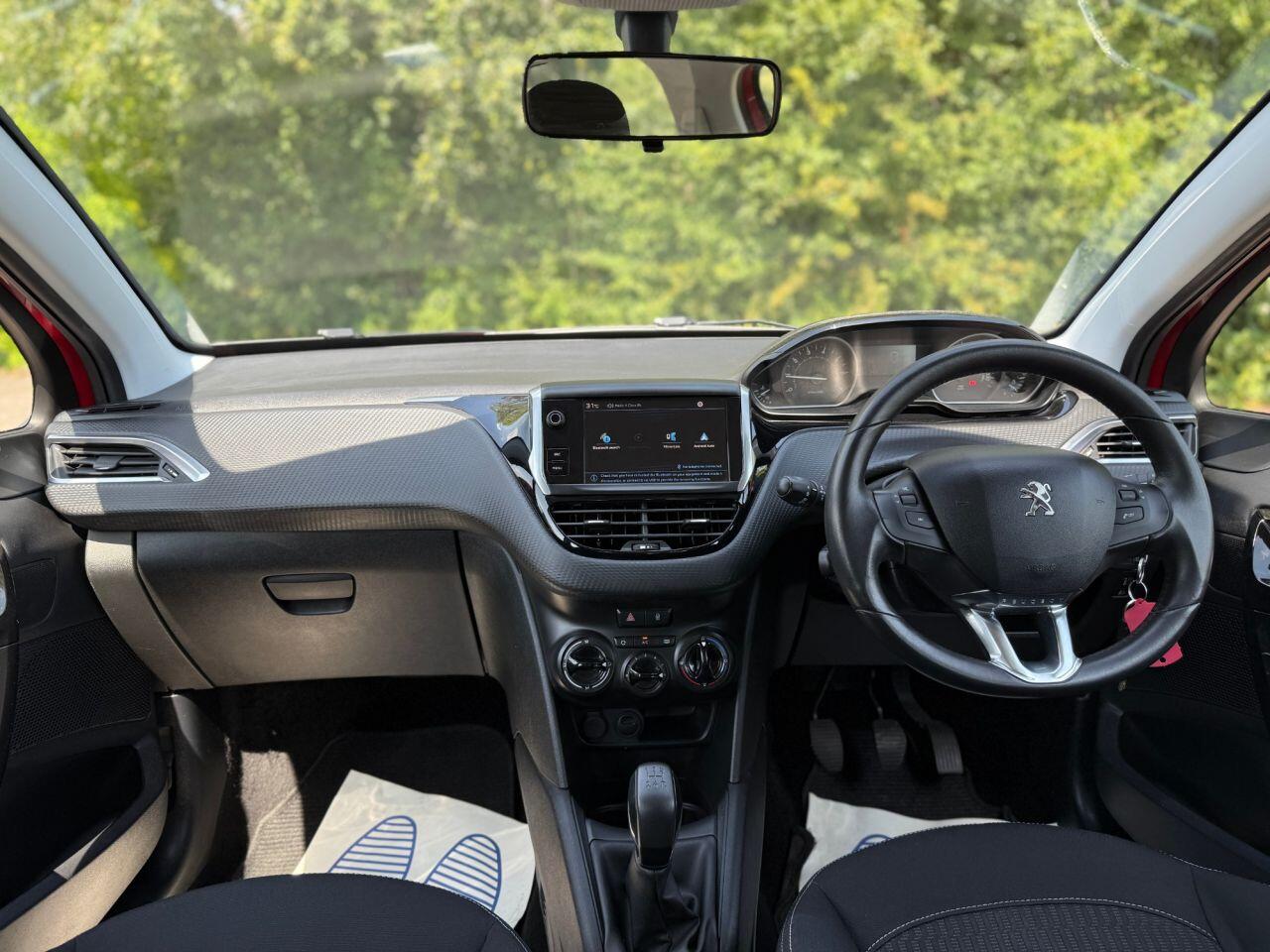 Peugeot 208 view 15