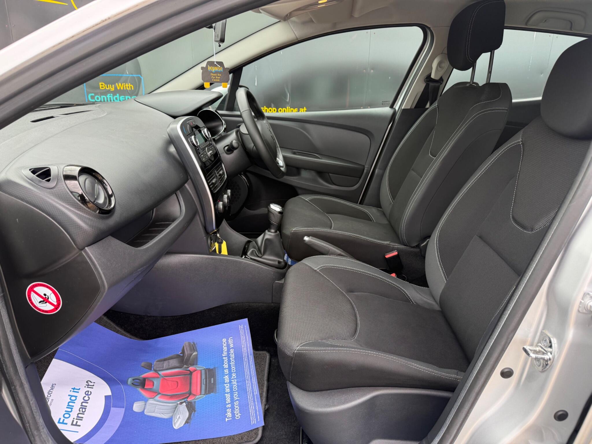 Renault Clio view 17