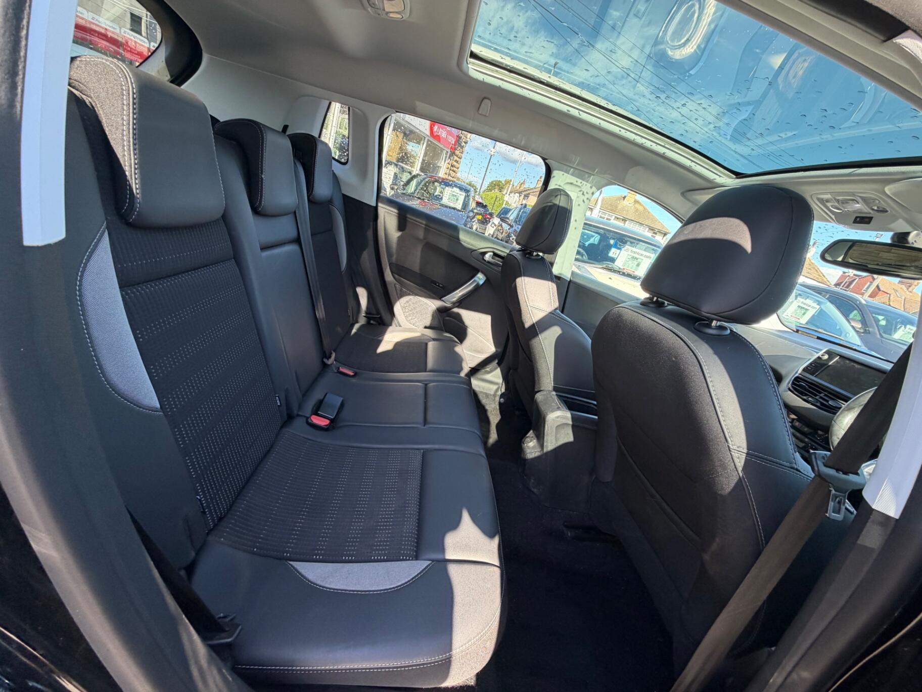 Peugeot 2008 view 14