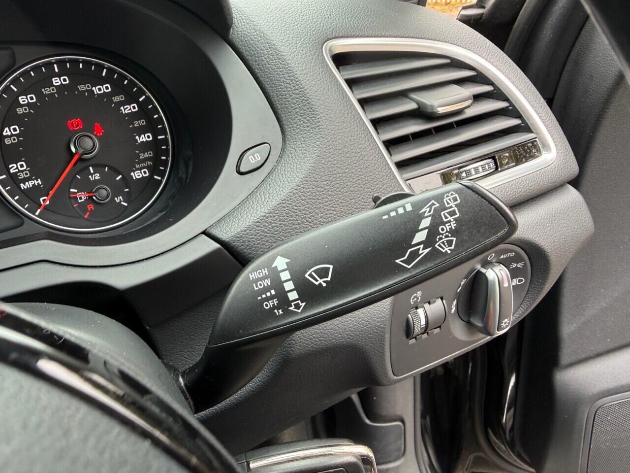 Audi Q3 view 19