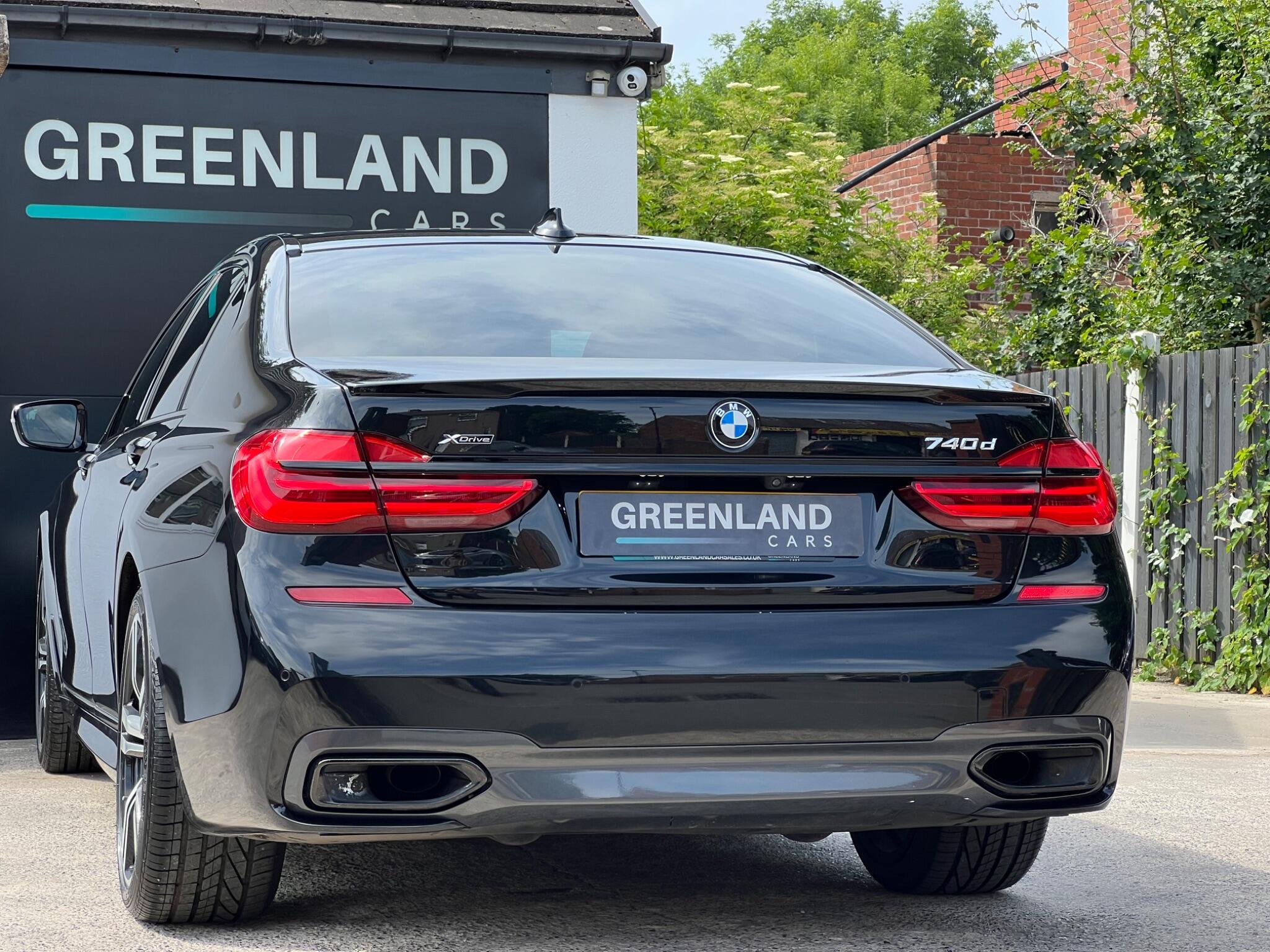BMW 7 Series view 33