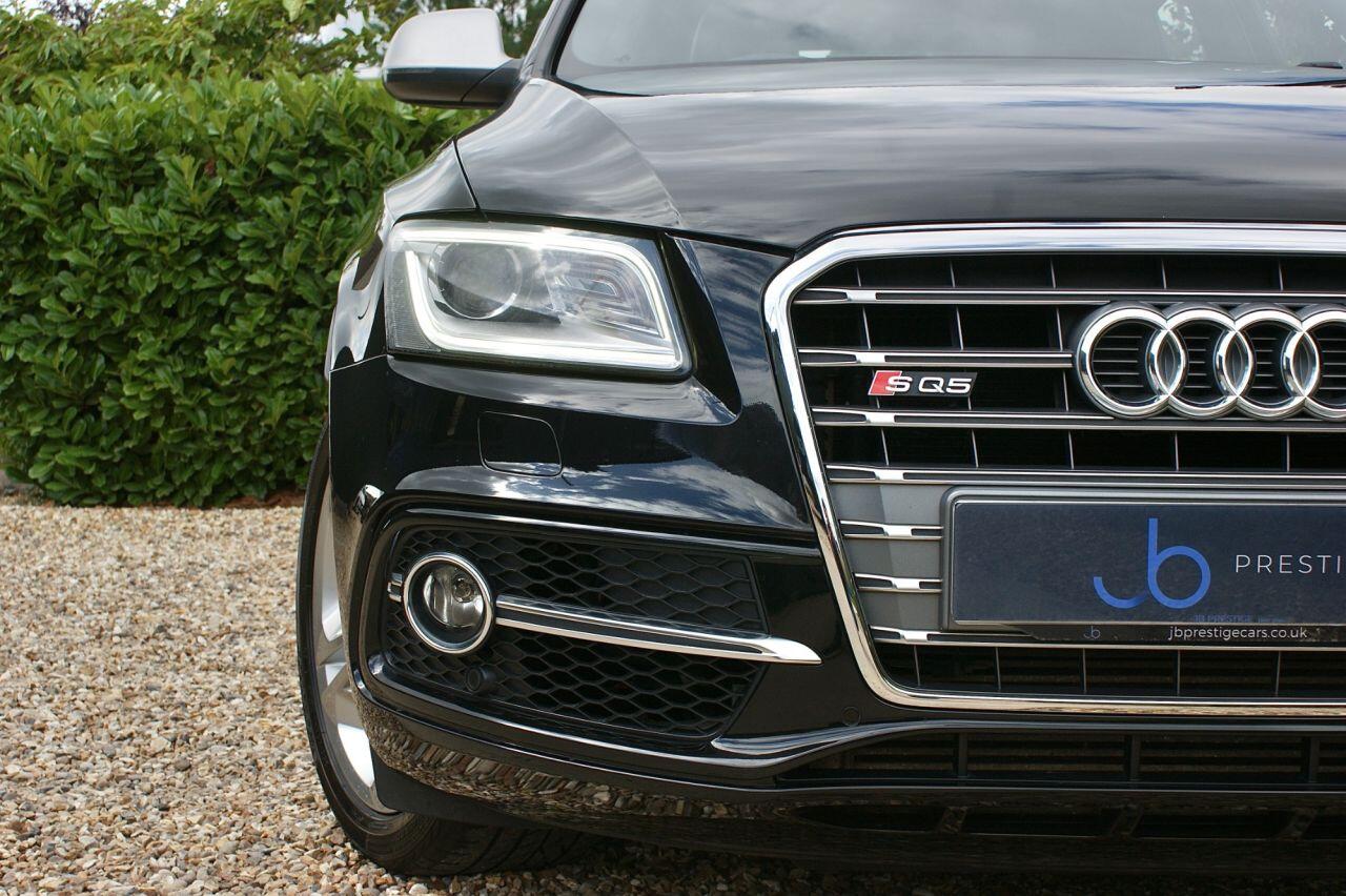 Audi SQ5 view 6