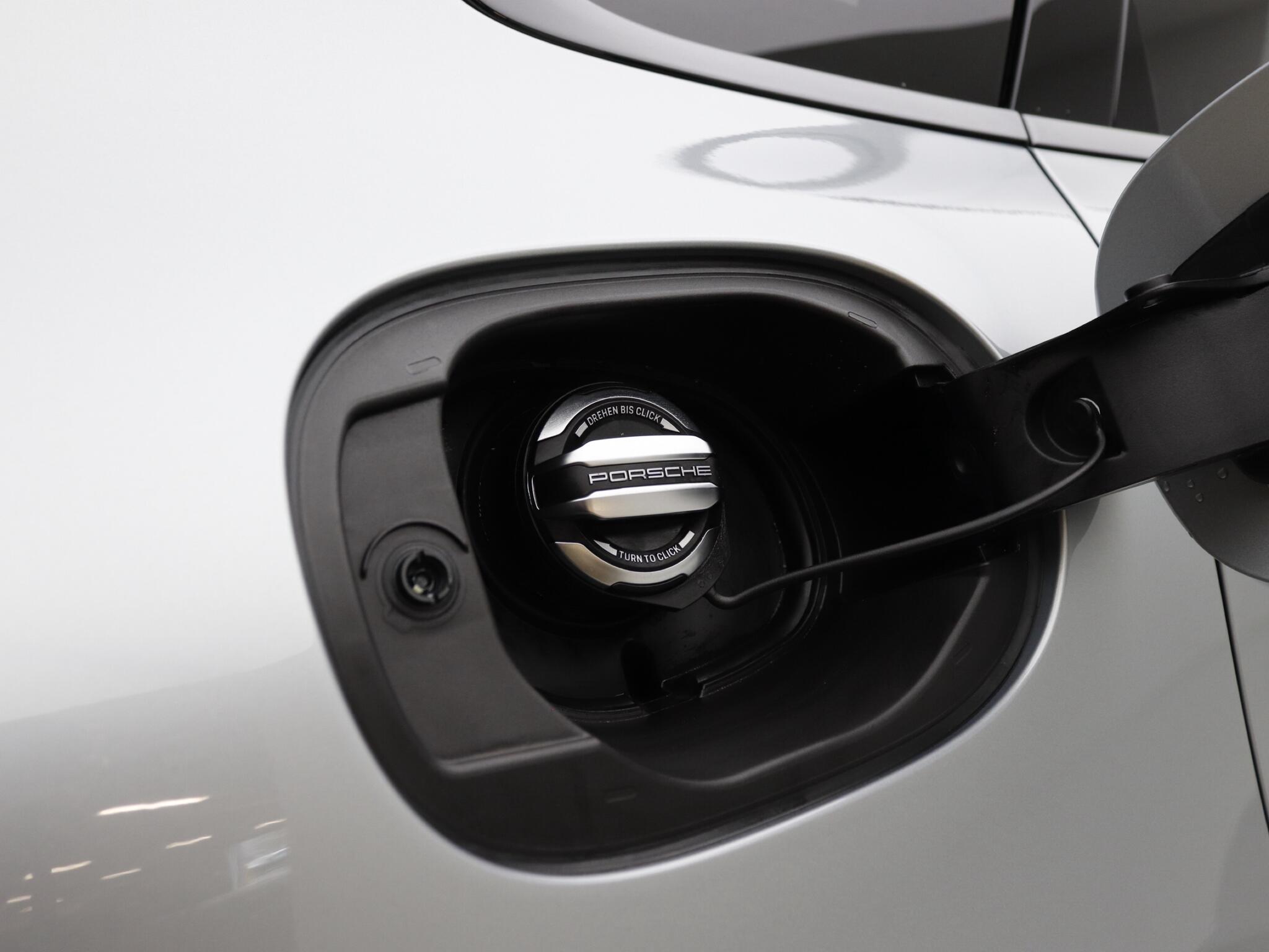 Porsche Macan view 23