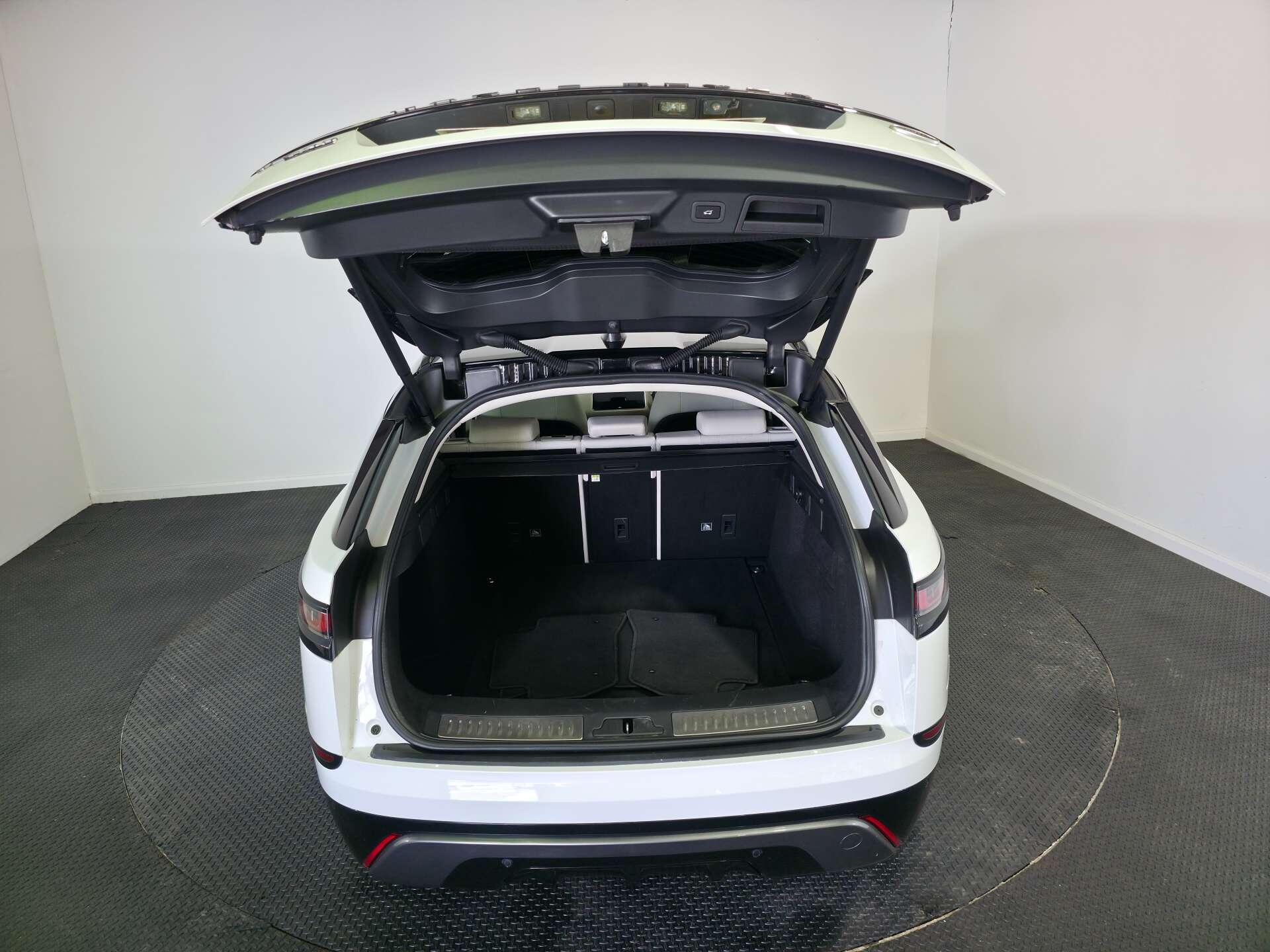 Land Rover Range Rover Velar view 13