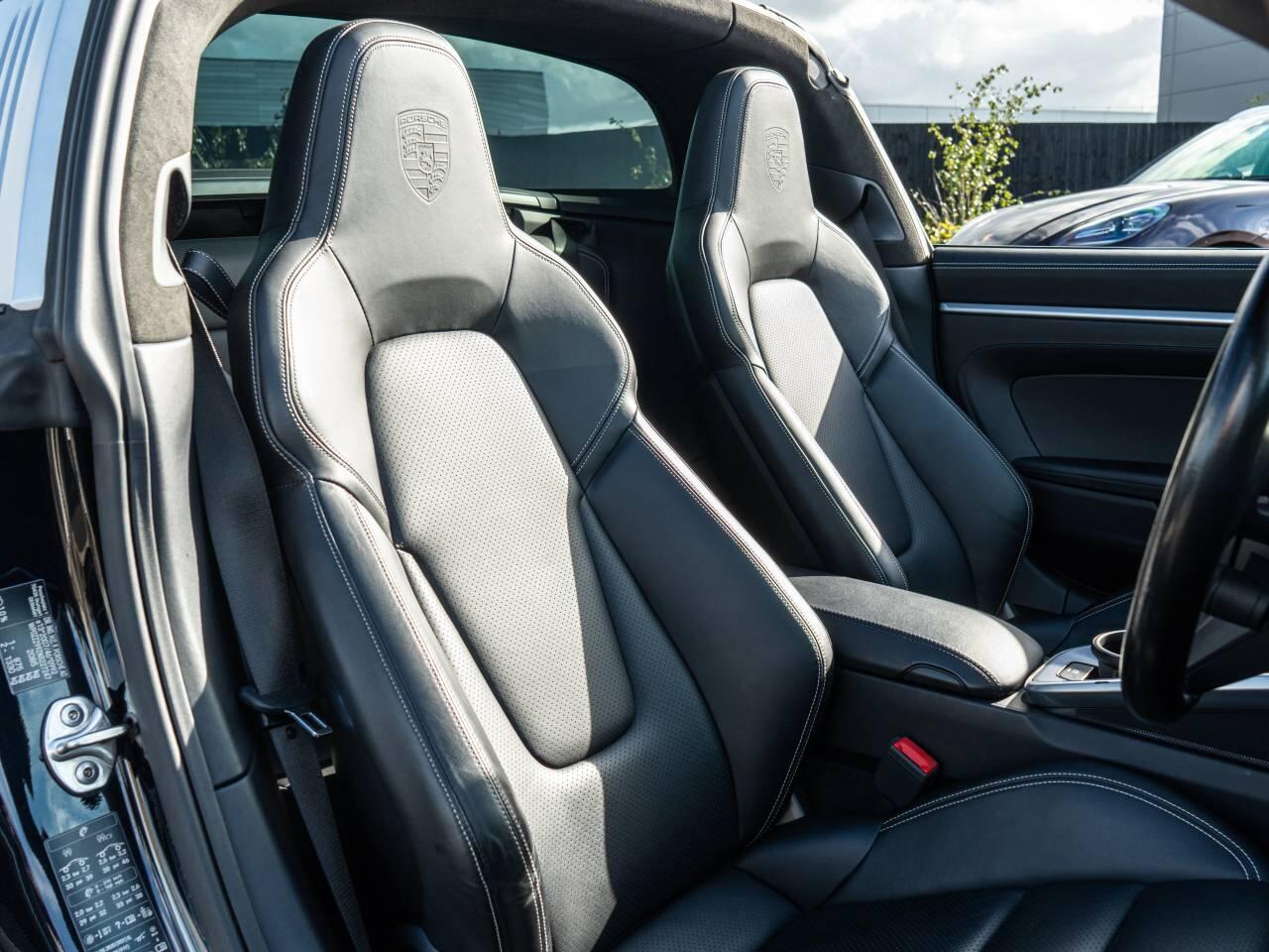 Porsche 911 view 5