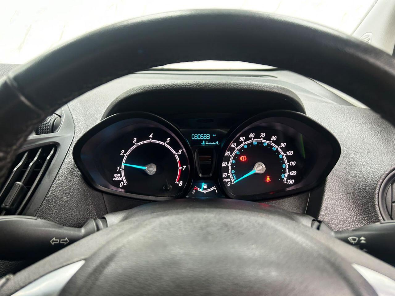 Ford Transit Courier view 18