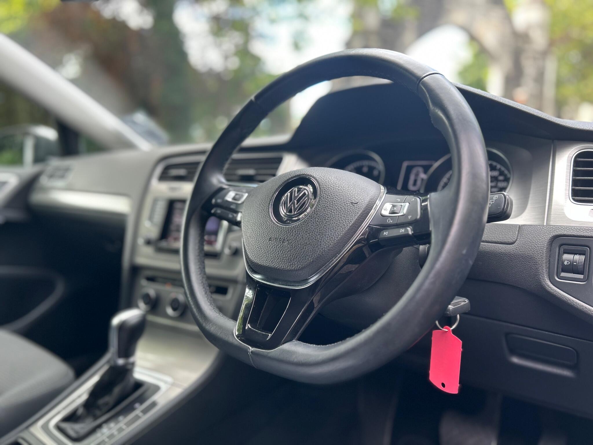 Volkswagen Golf view 21