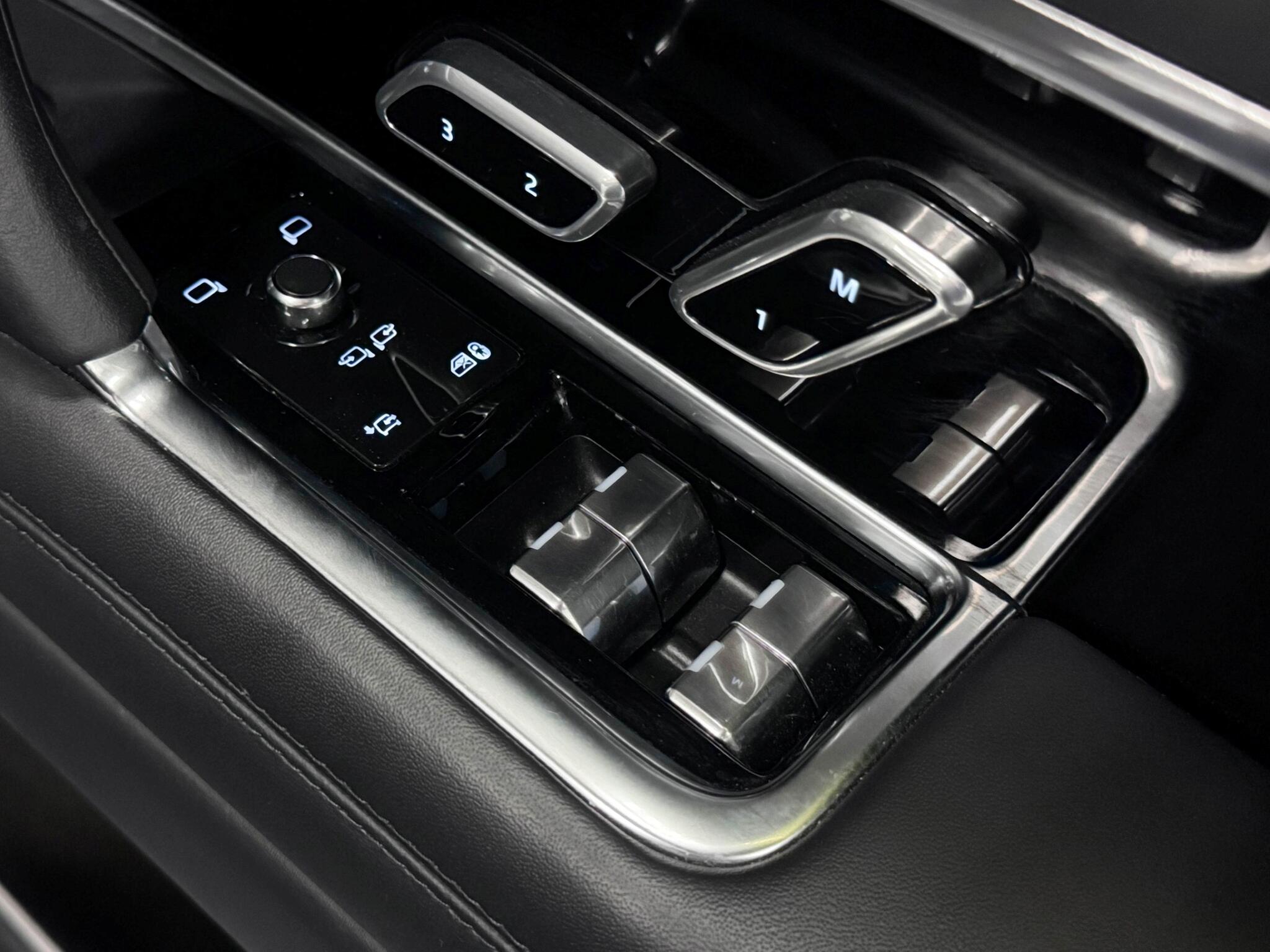 Land Rover Range Rover view 22