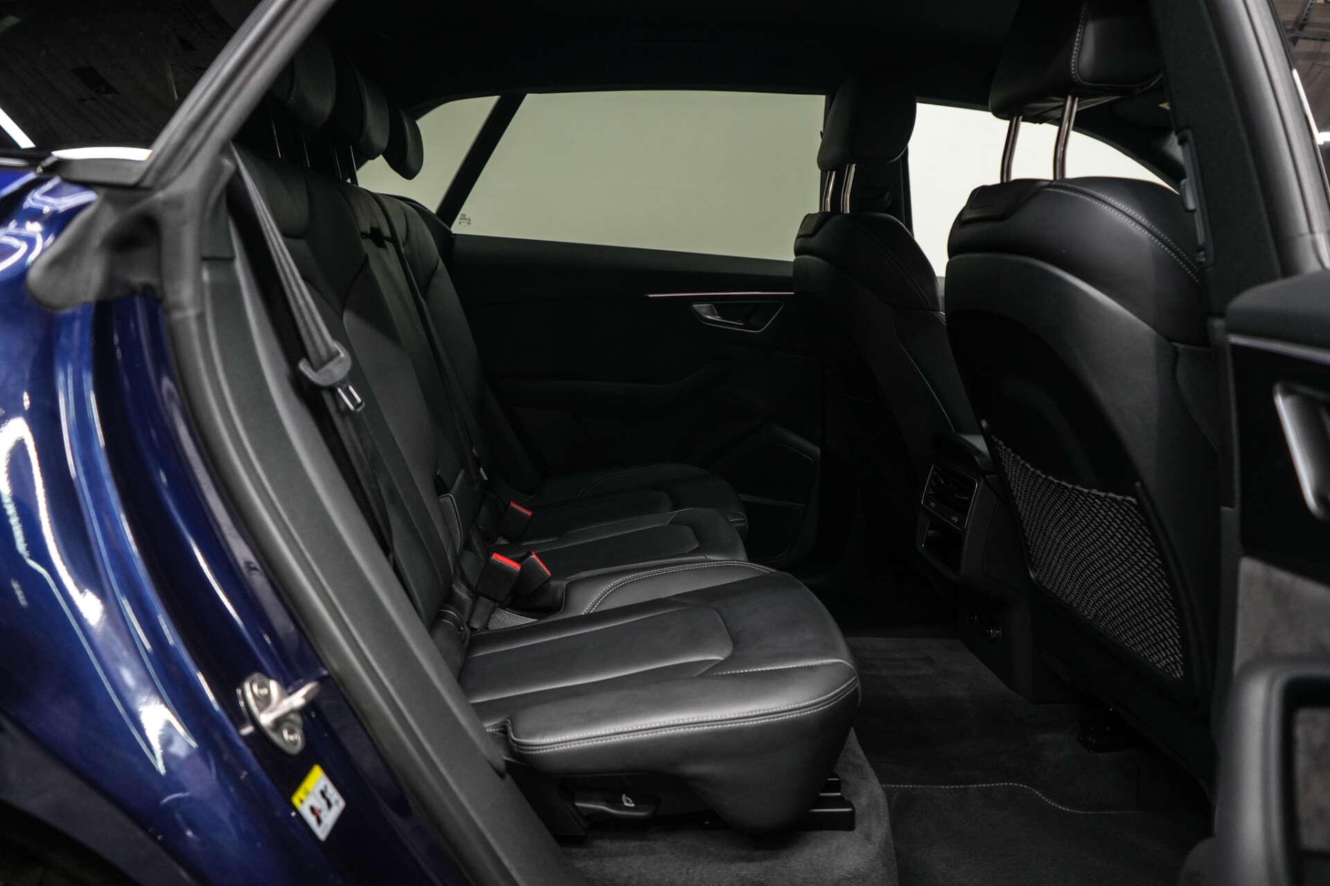Audi Q8 view 24
