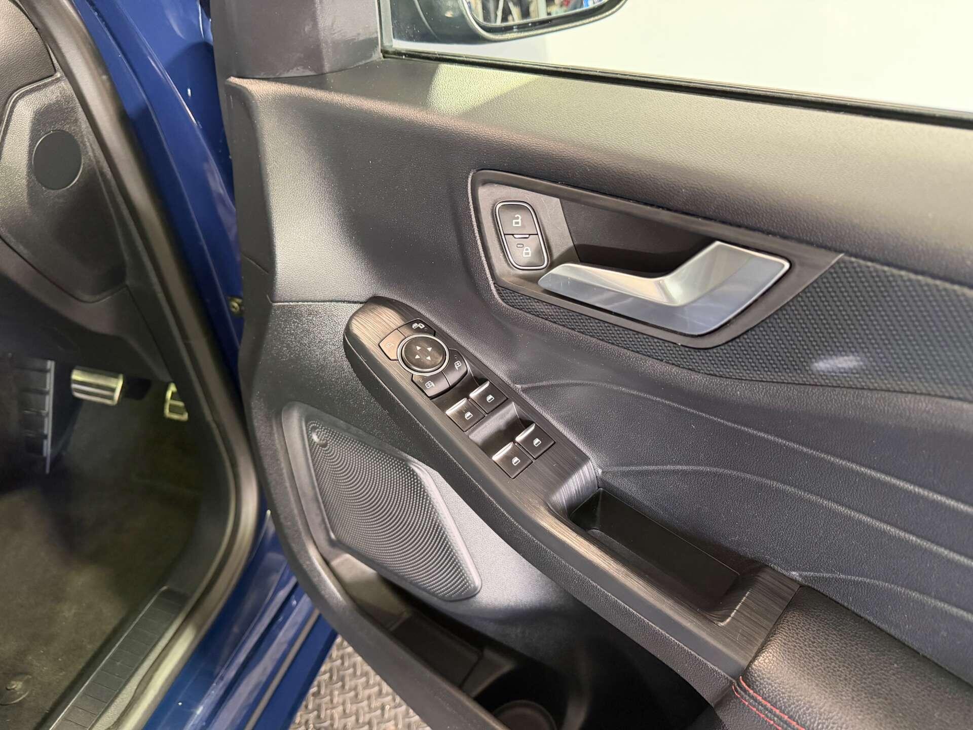 Ford Kuga view 25