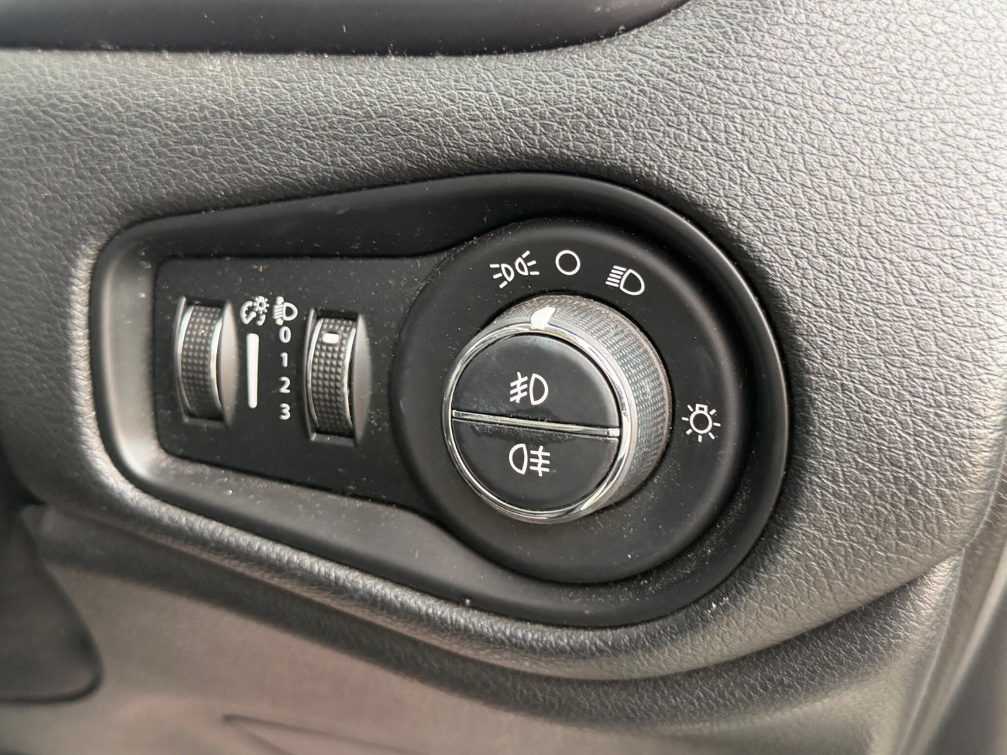 Jeep Renegade view 22