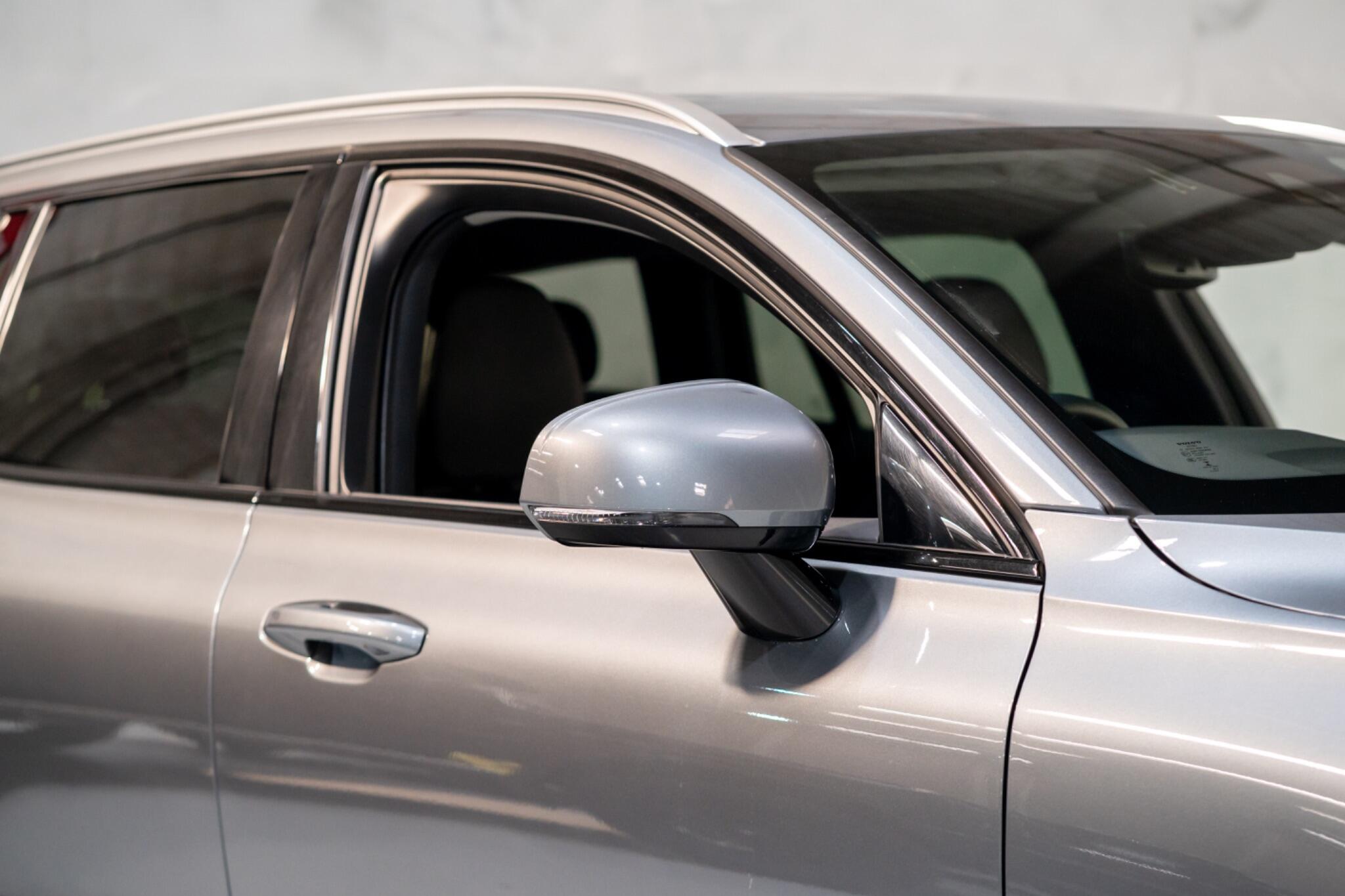 Volvo V60 Cross Country view 36