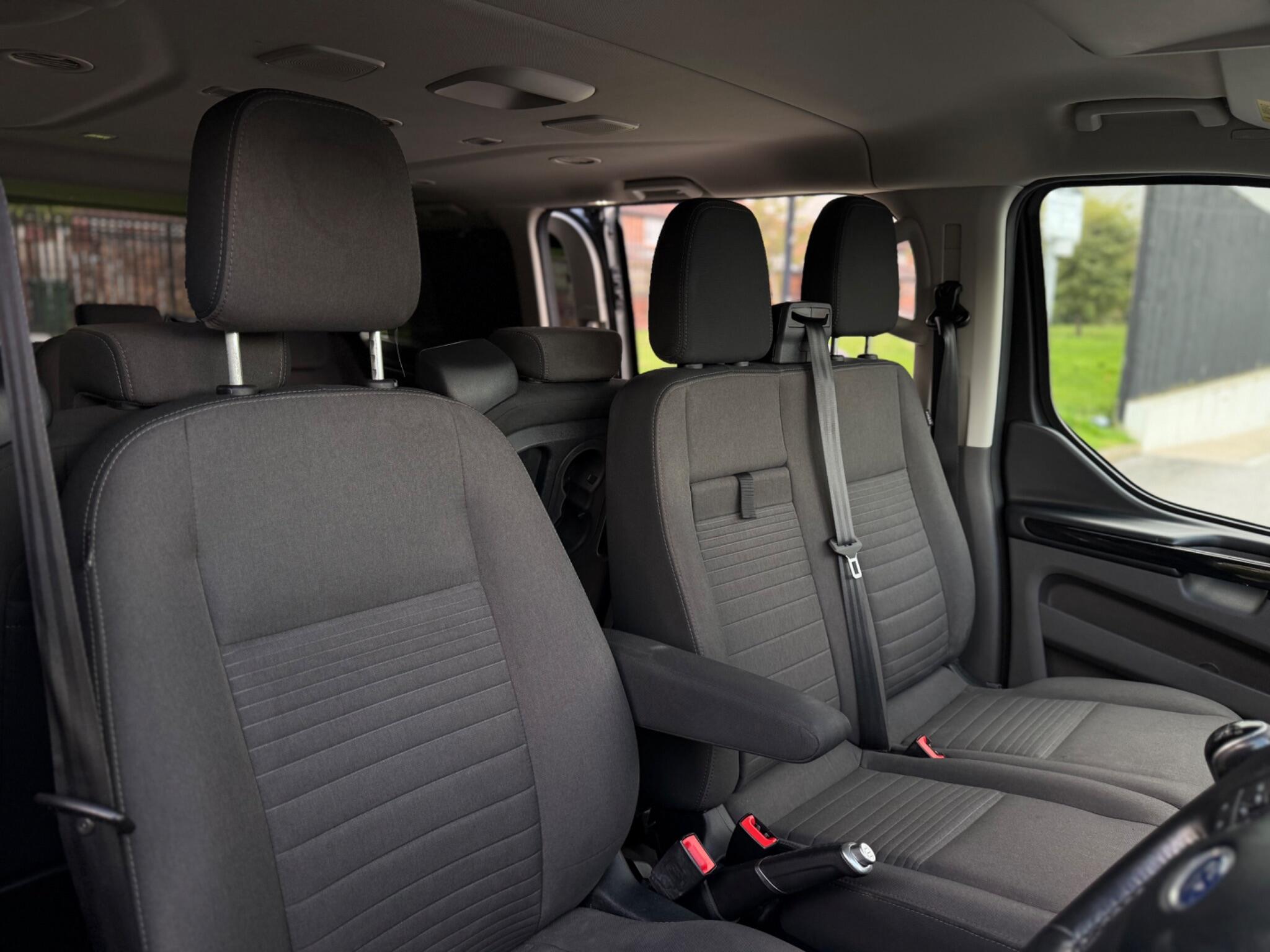 Ford Tourneo Custom view 14