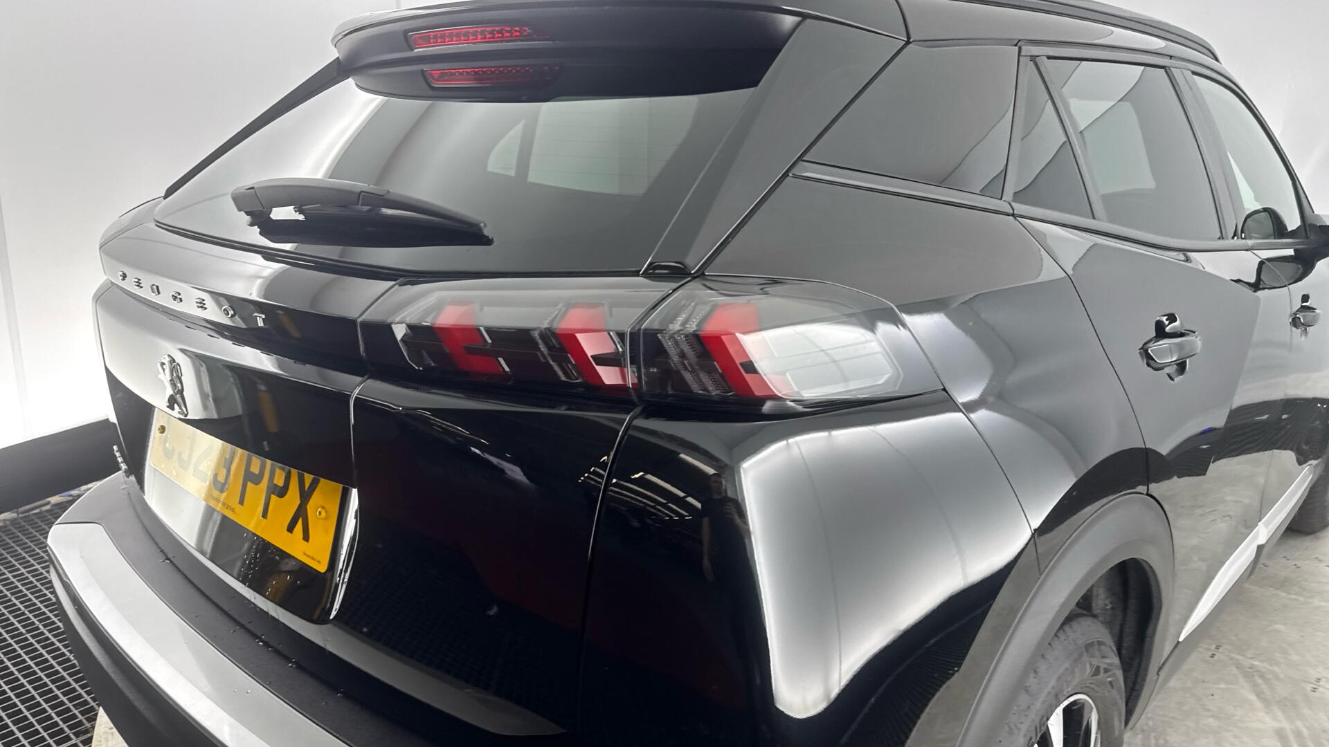 Peugeot 2008 view 17