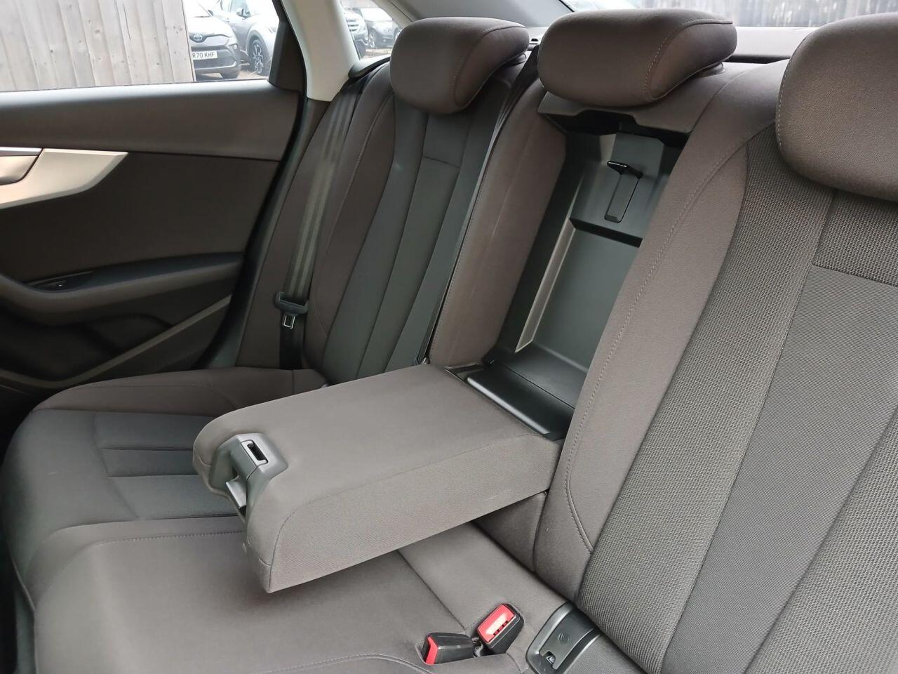Audi A4 view 28